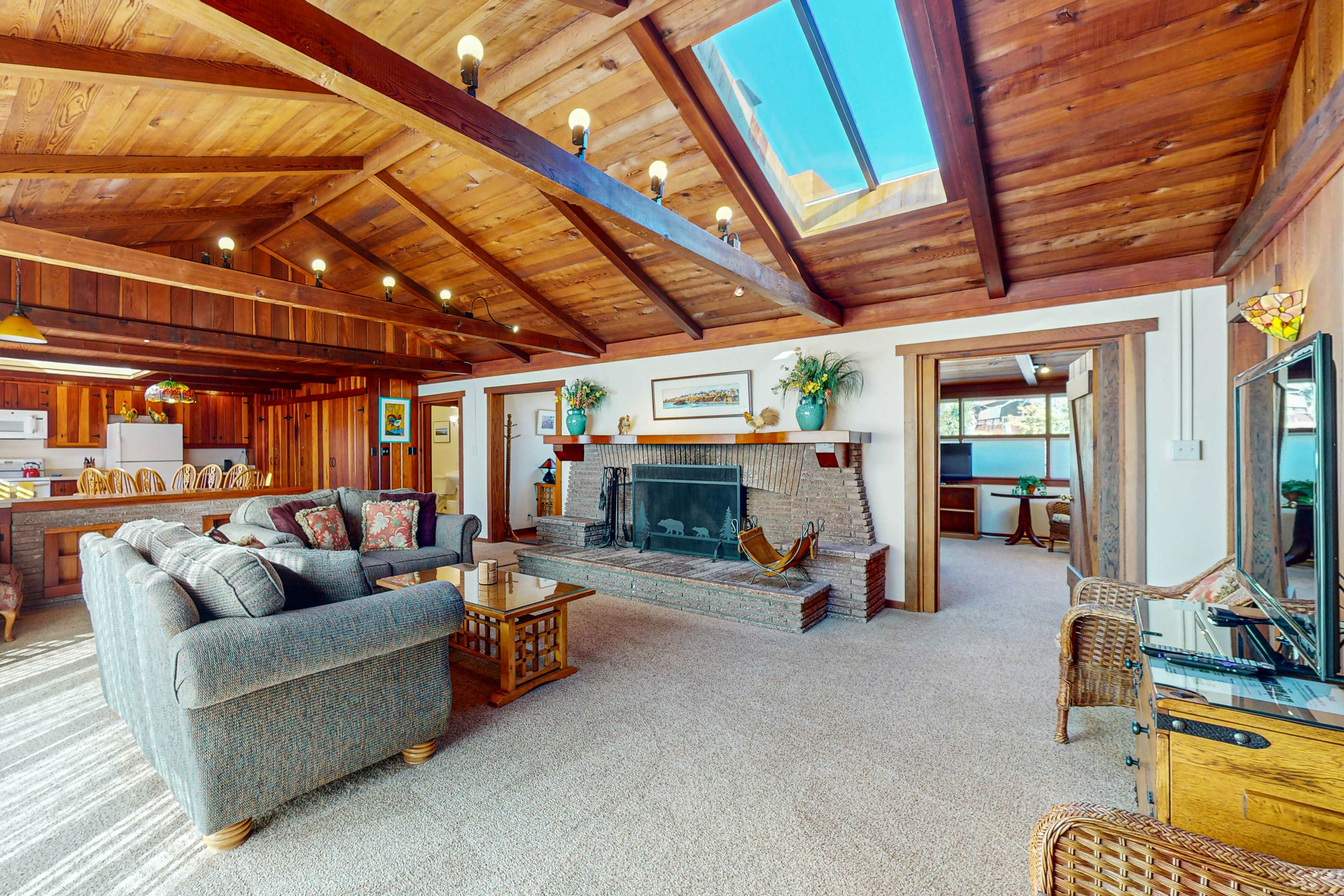 Ocean view home steps to State Park with hot tub