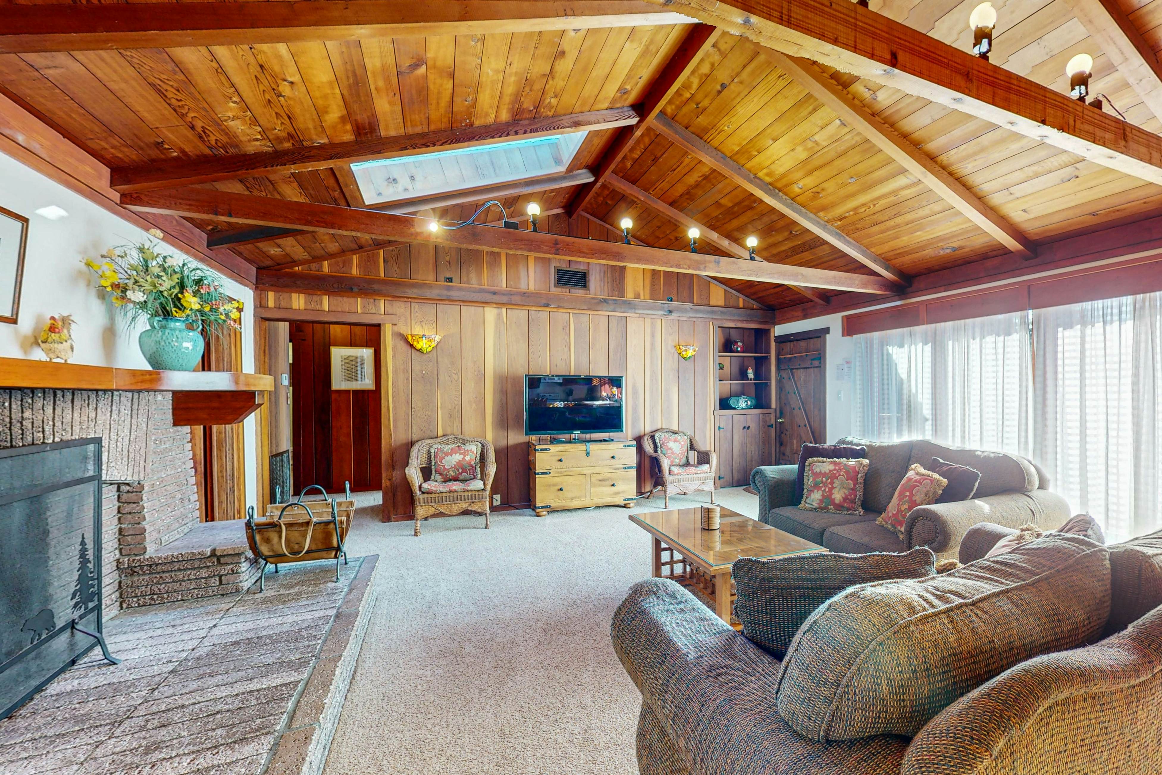 Ocean view home steps to State Park with hot tub