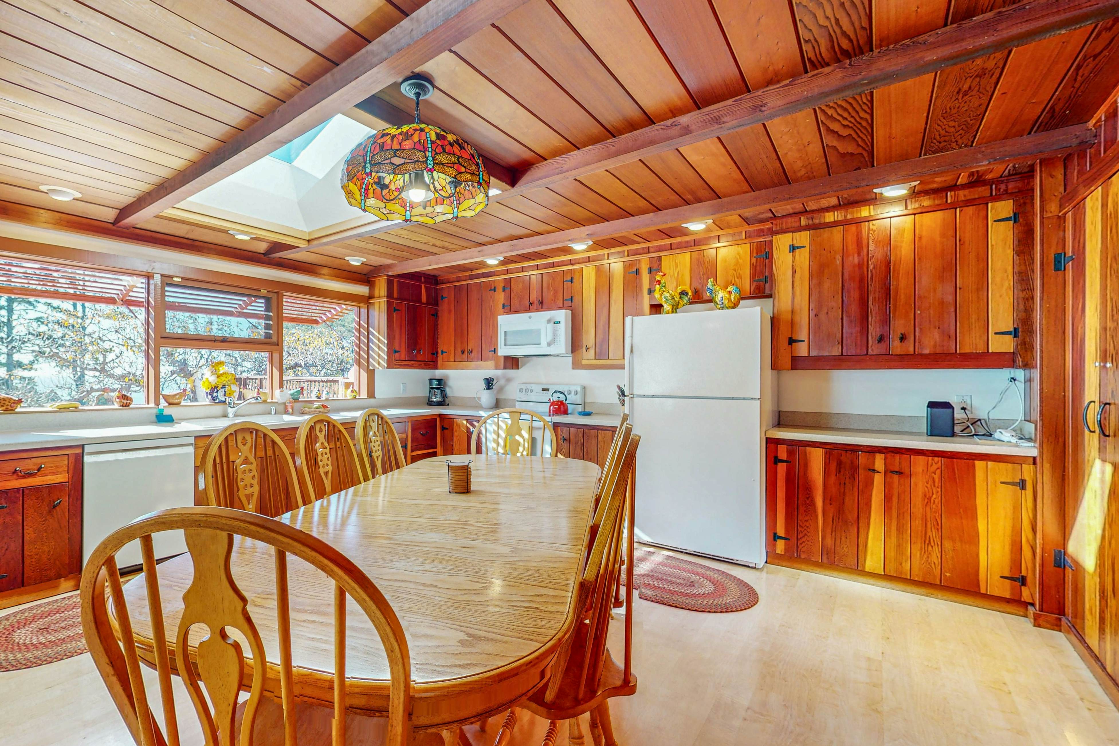 Ocean view home steps to State Park with hot tub