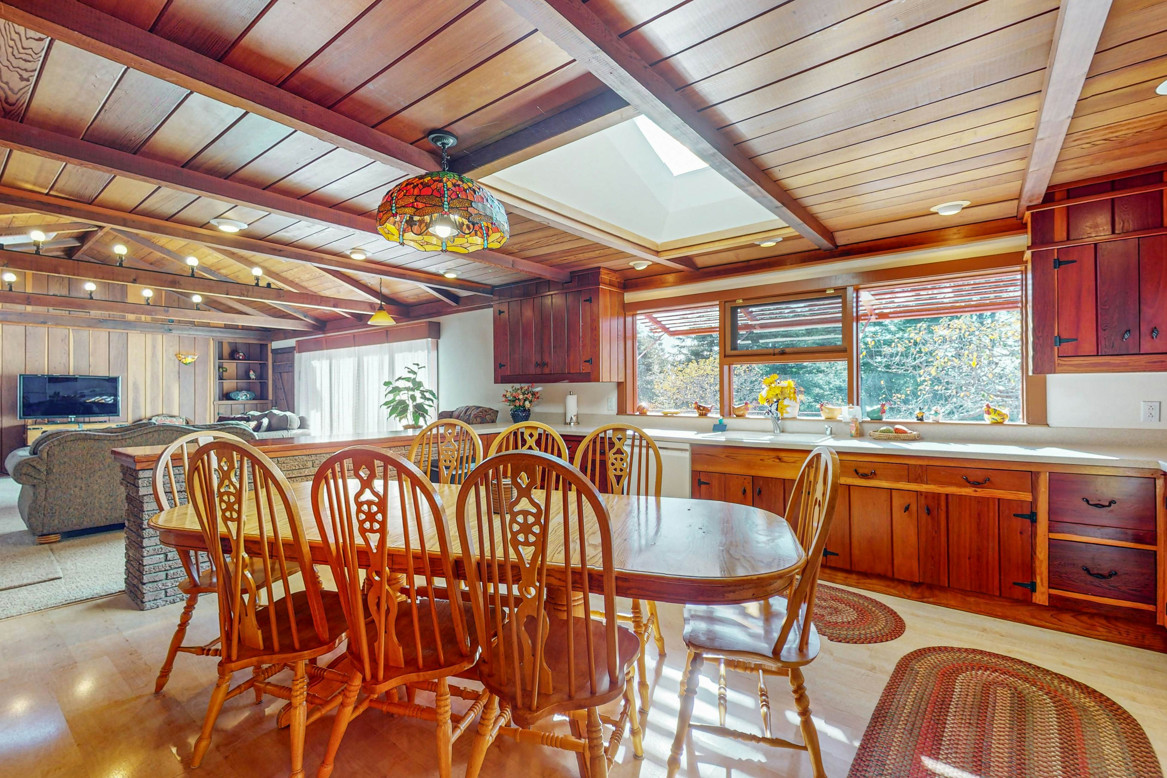 Ocean view home steps to State Park with hot tub