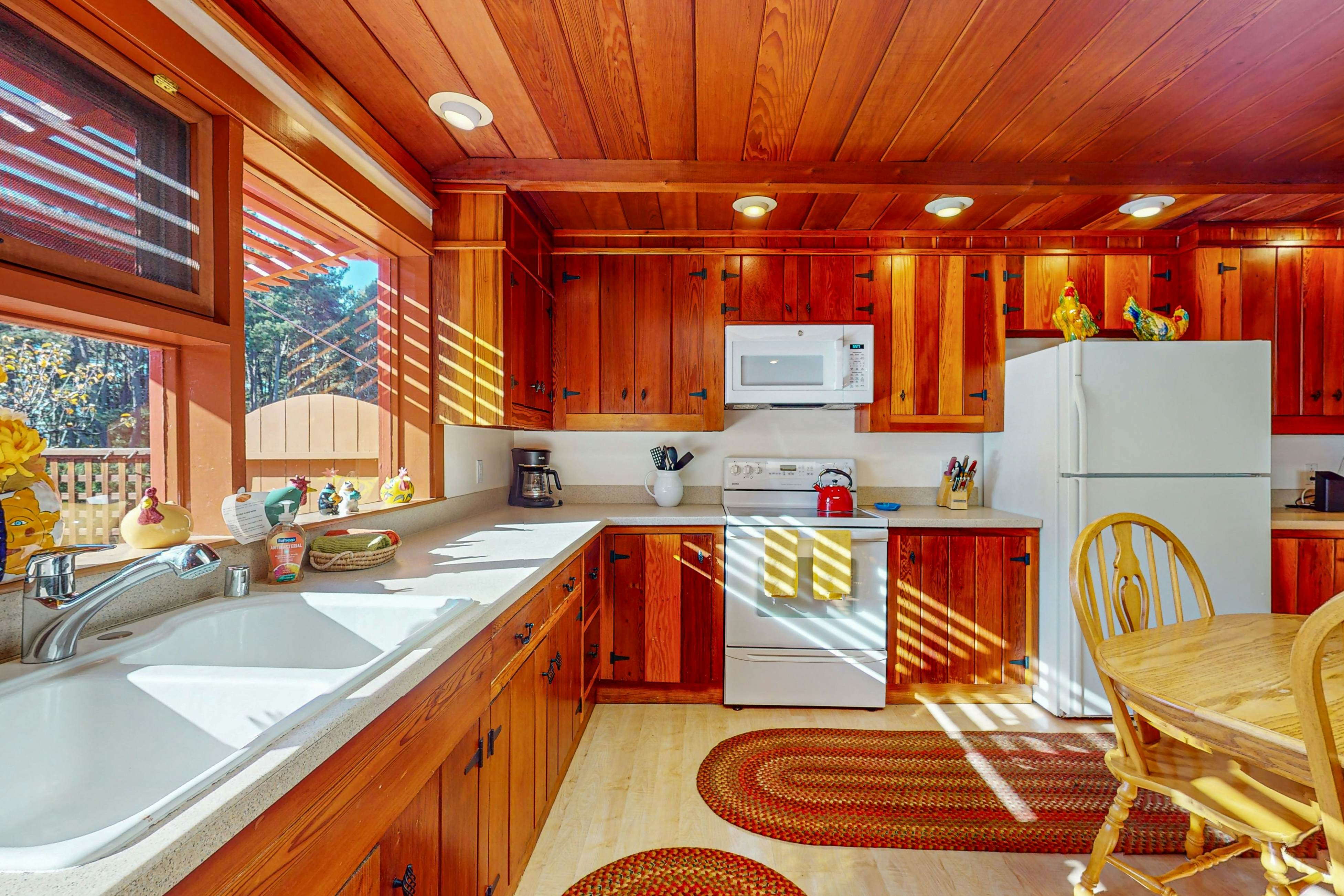 Ocean view home steps to State Park with hot tub