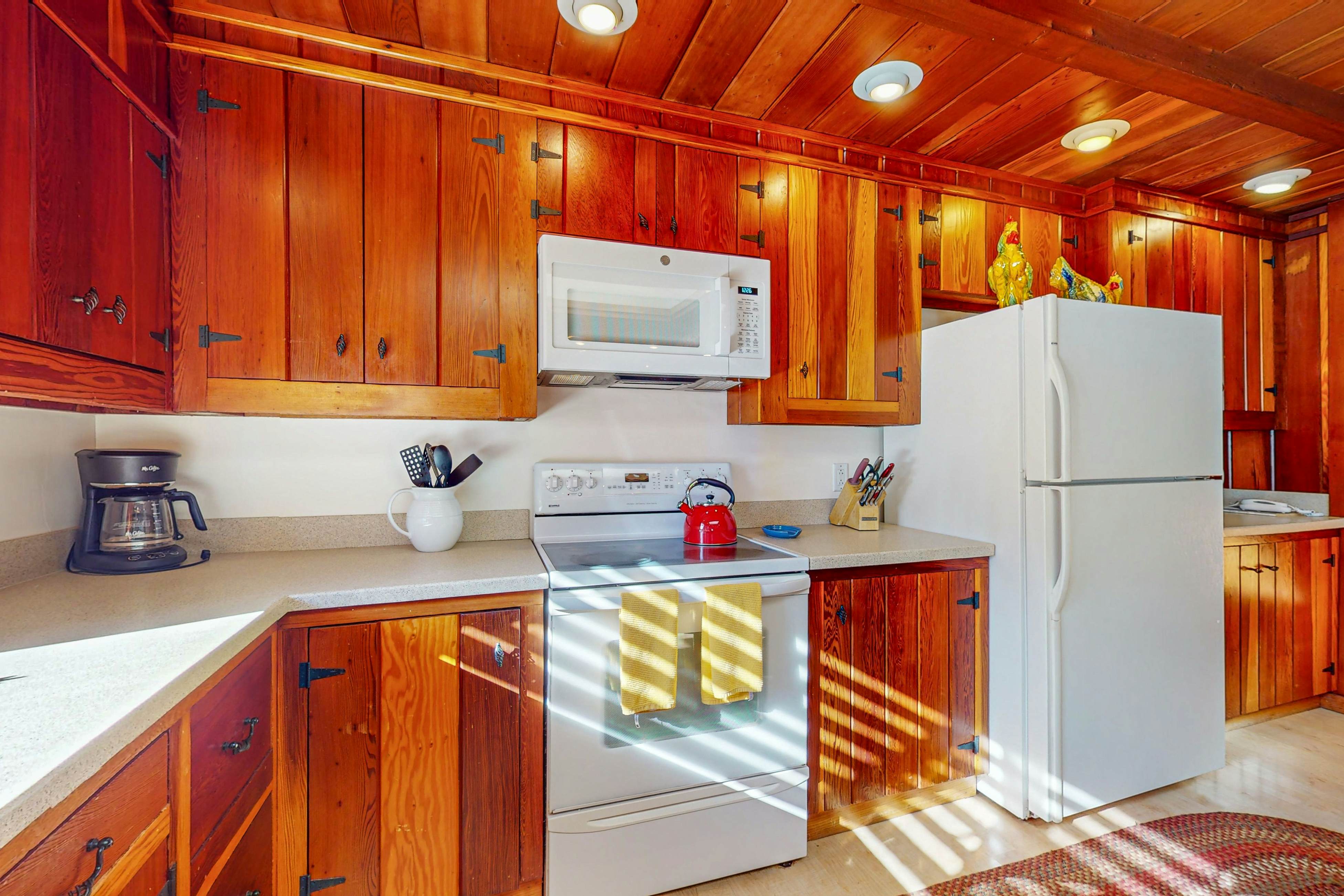 Ocean view home steps to State Park with hot tub