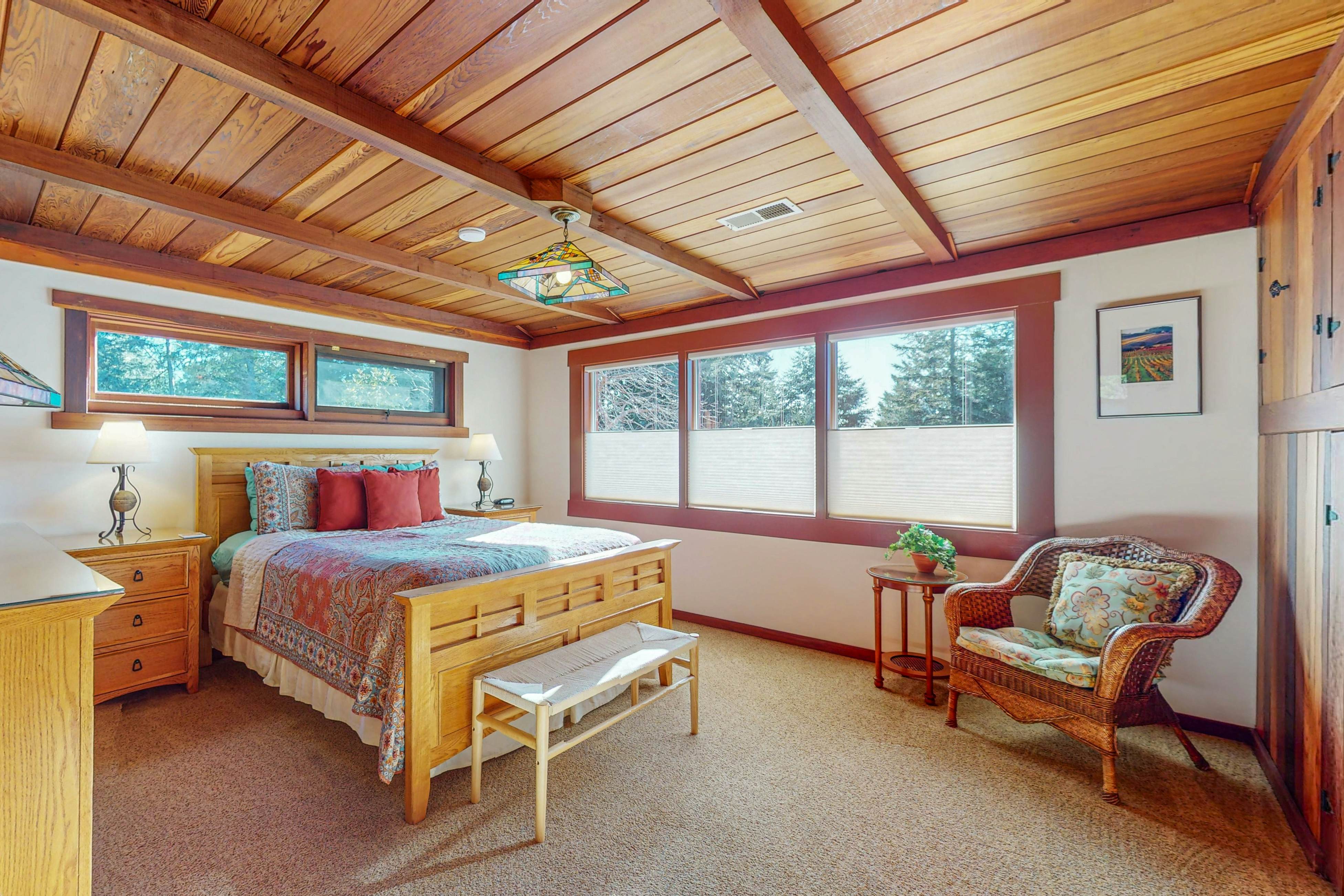 Ocean view home steps to State Park with hot tub