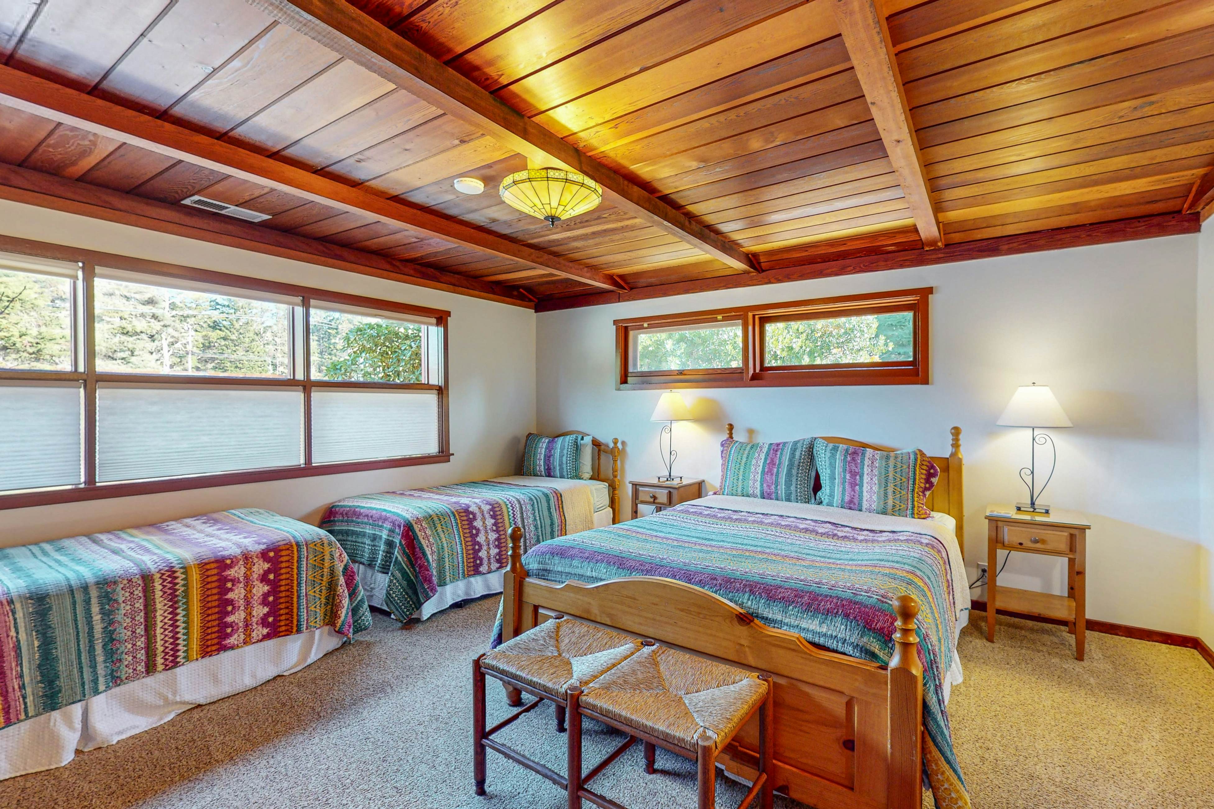 Ocean view home steps to State Park with hot tub