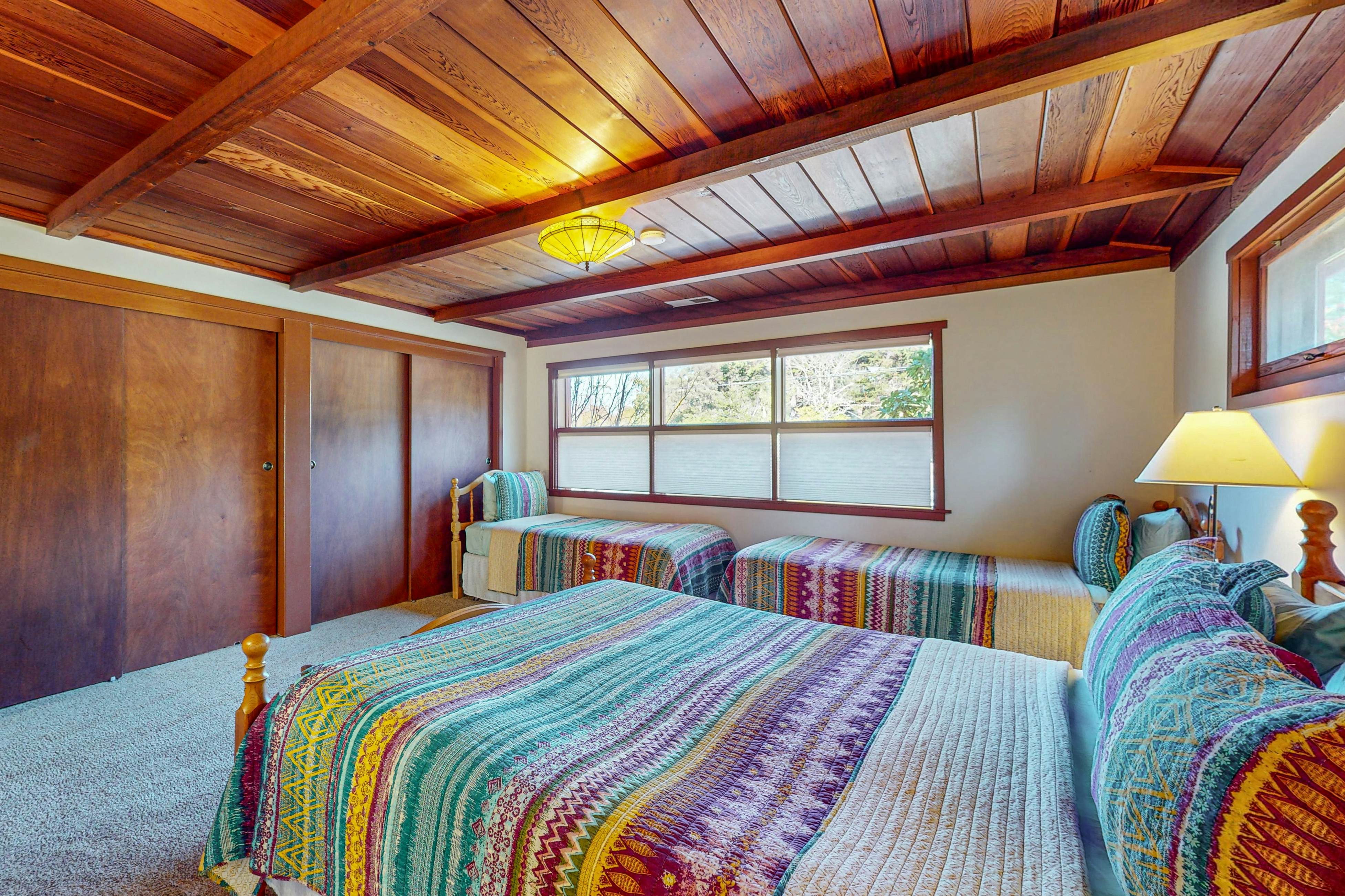 Ocean view home steps to State Park with hot tub