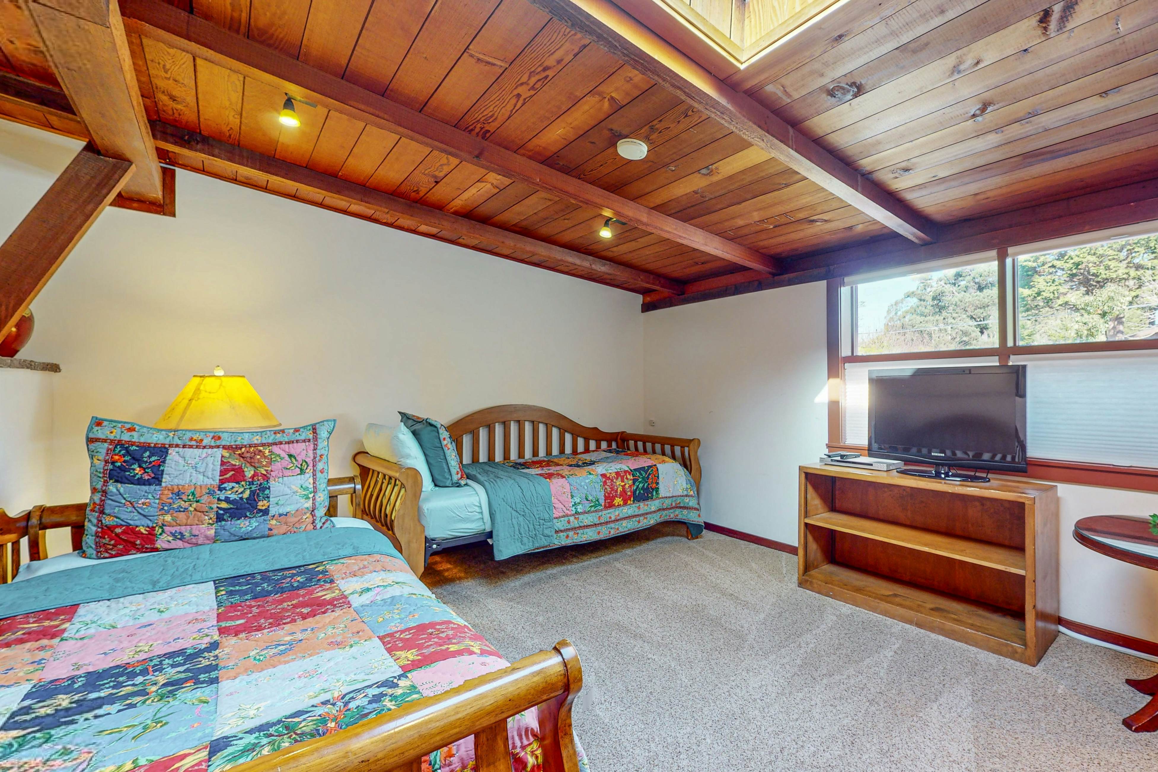 Ocean view home steps to State Park with hot tub