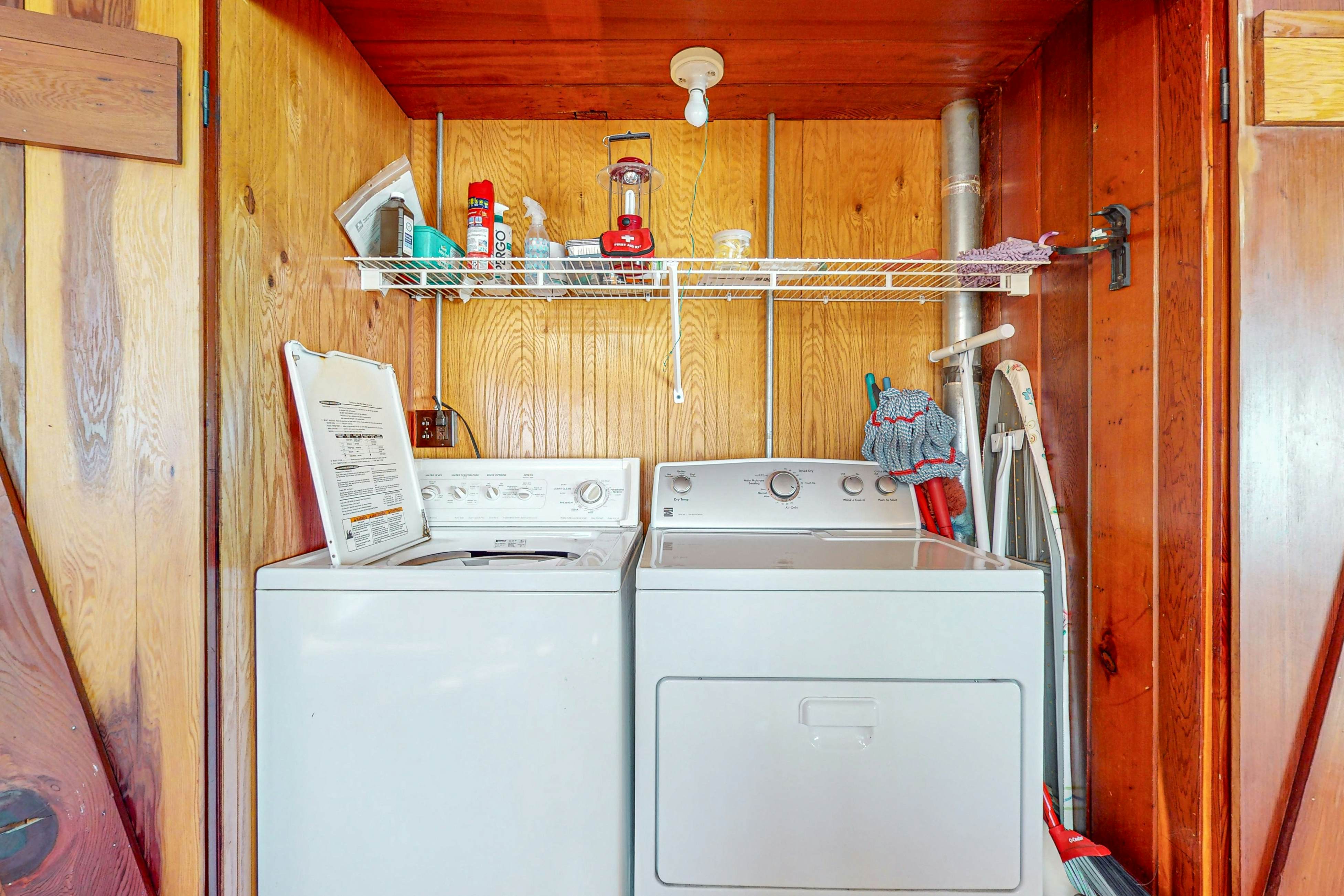 Ocean view home steps to State Park with hot tub