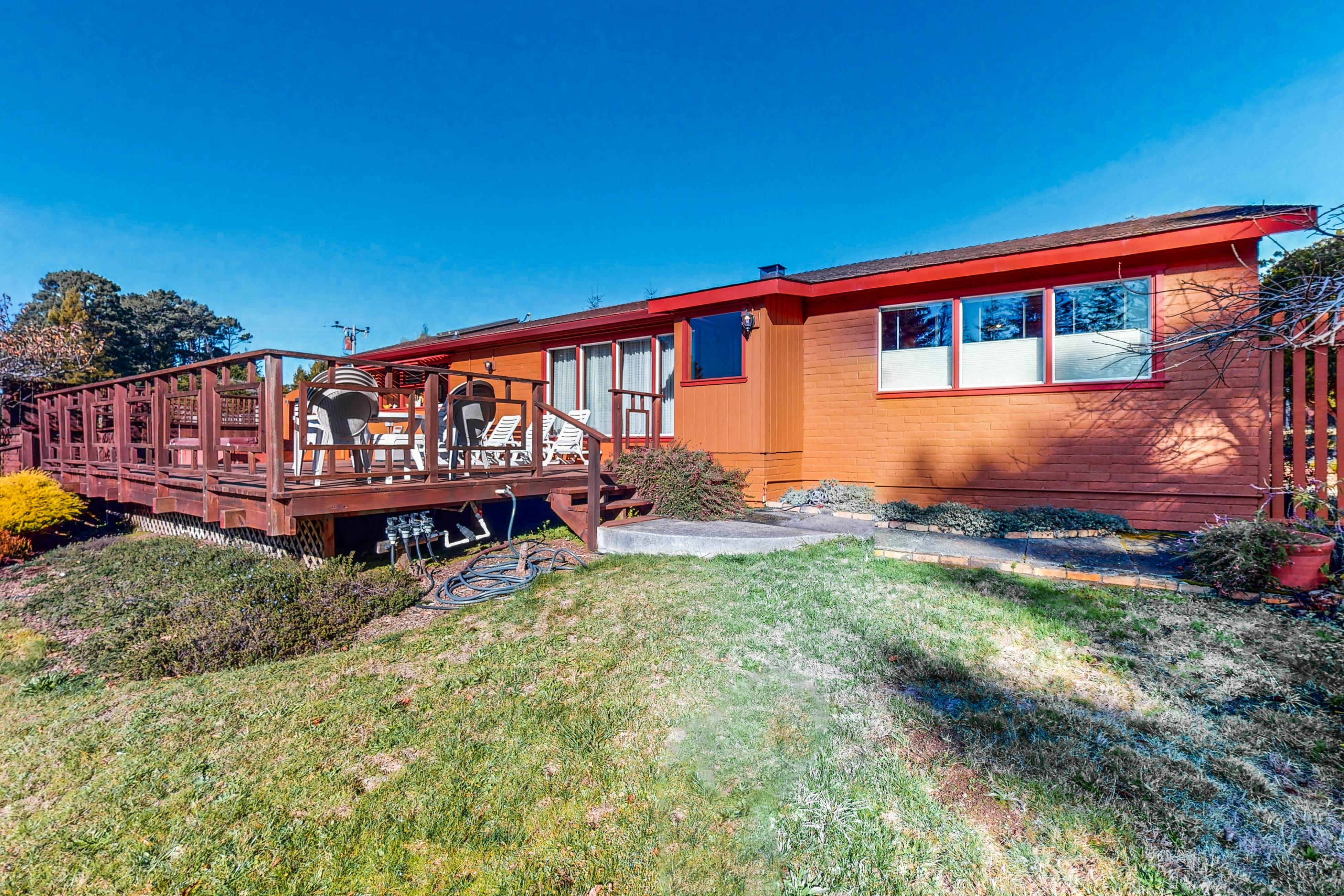 Ocean view home steps to State Park with hot tub