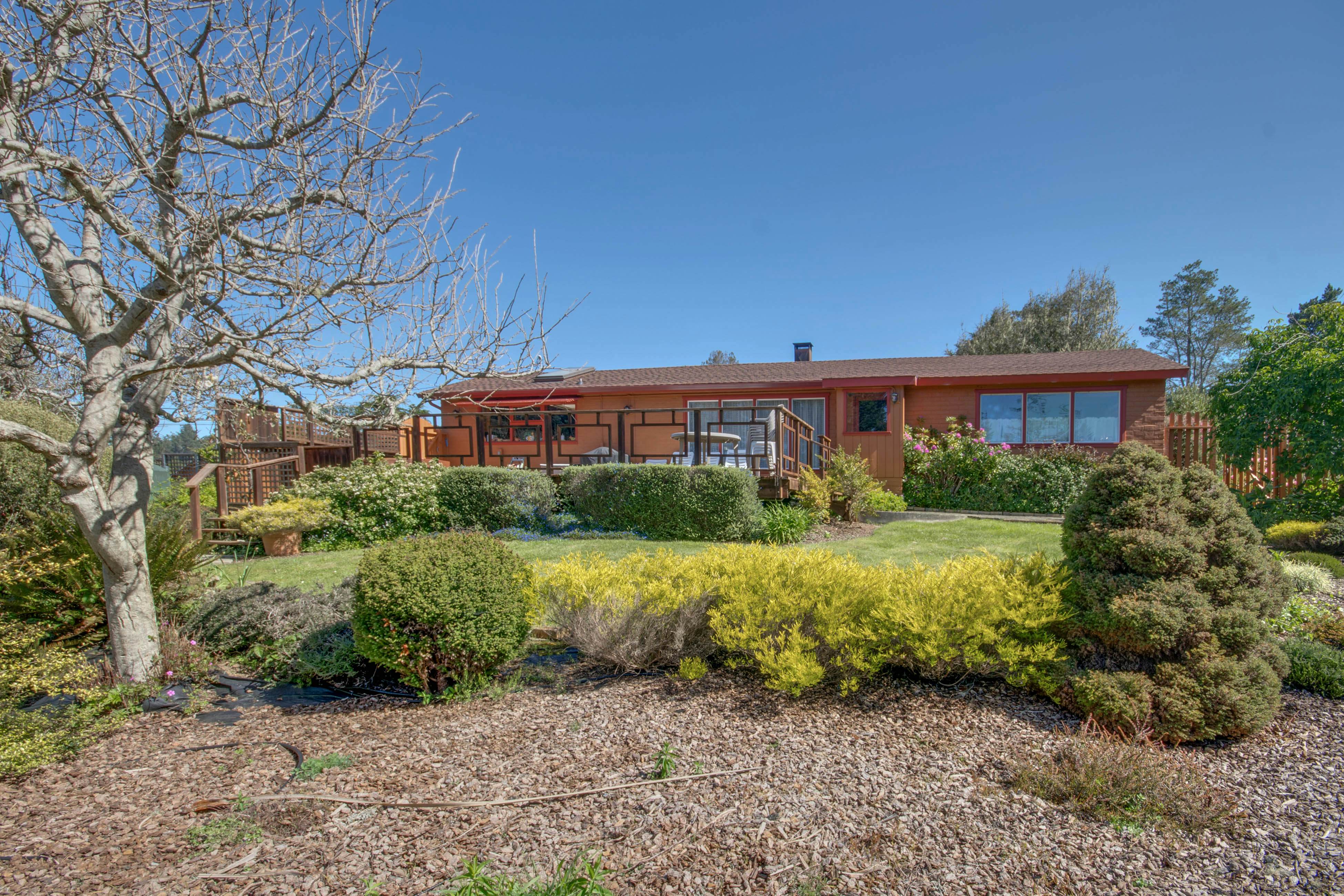 Ocean view home steps to State Park with hot tub