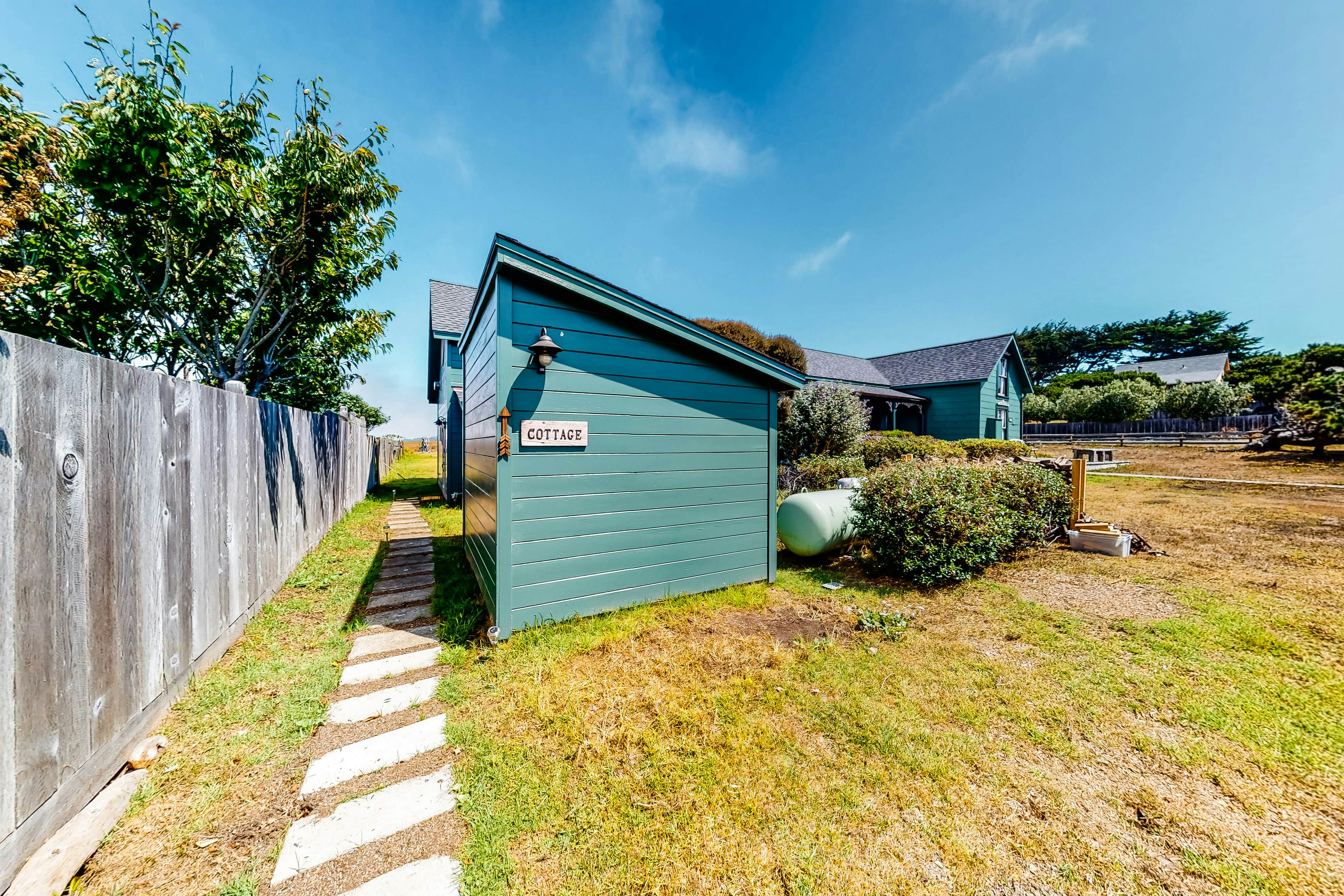 Stunning Mendocino Home & Cottage: Sauna, Sea View