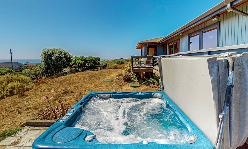 Coastal Haven-Panoramic Ocean View, Hot Tub, Grill