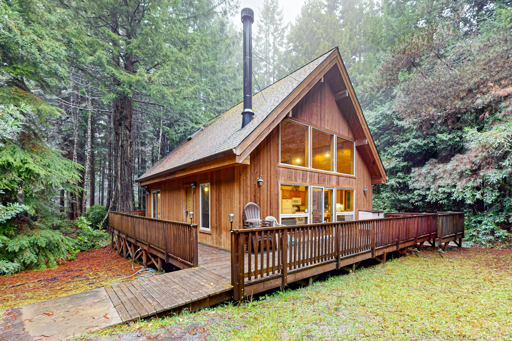 Redwood Rest Getaway - A-Frame with Hot Tub & Deck