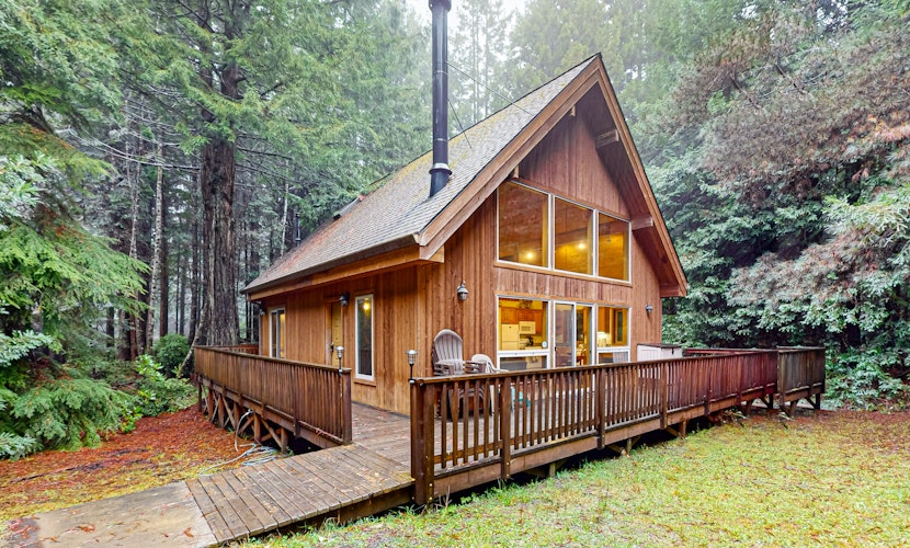 Redwood Rest Getaway - A-Frame with Hot Tub & Deck