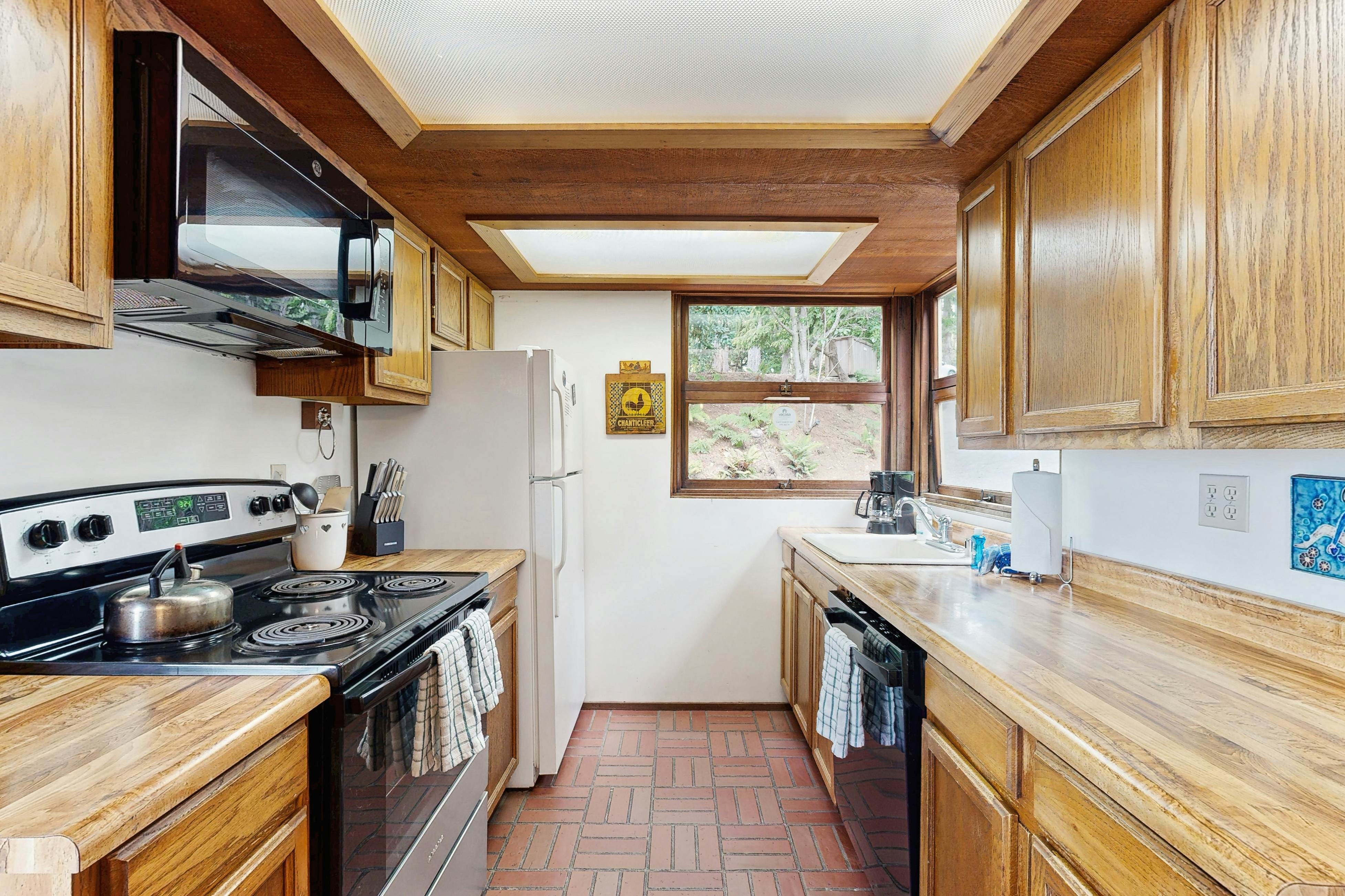 Coastal Home in Mendocino: WiFi, Fireplace & Pets