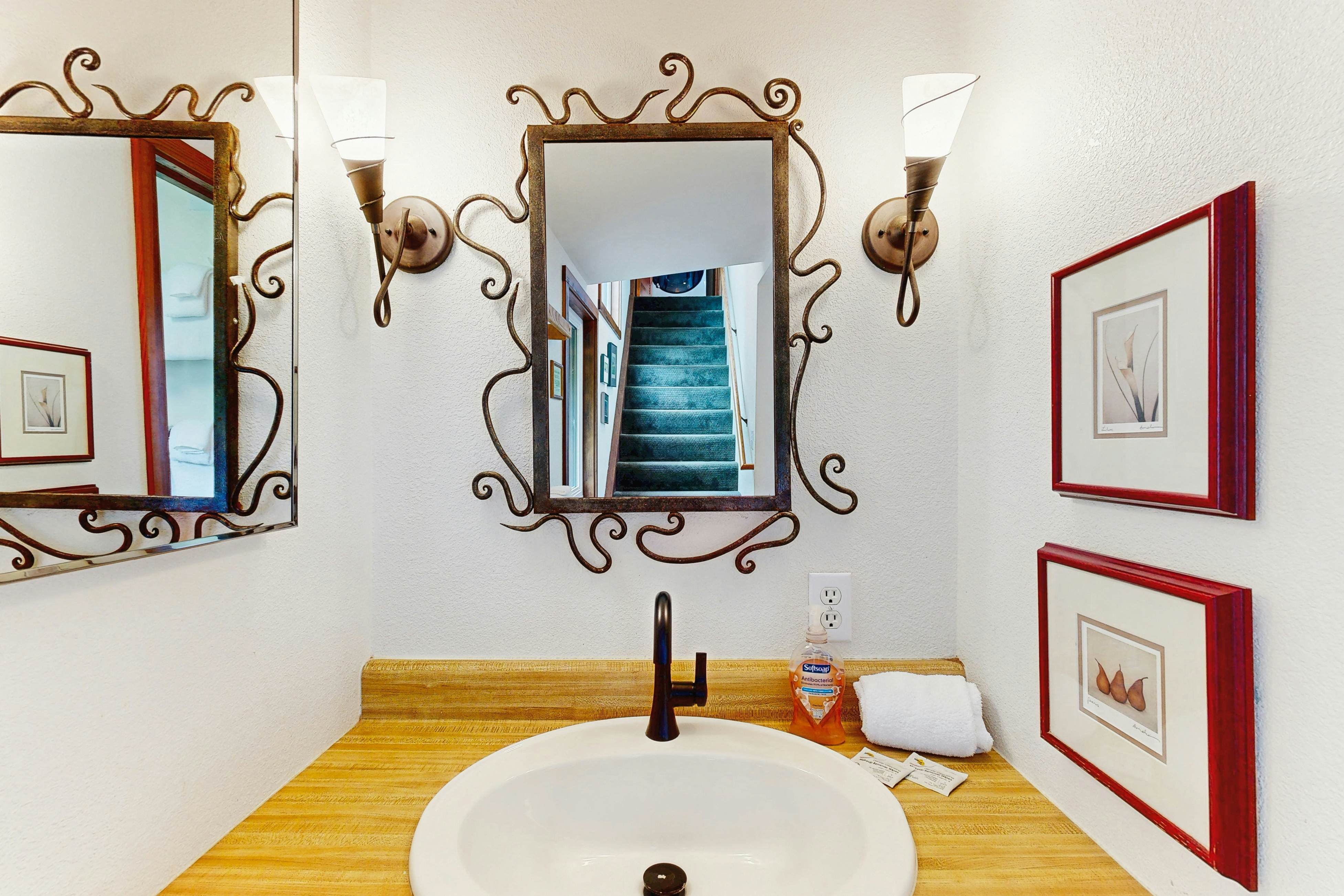 Coastal Home in Mendocino: WiFi, Fireplace & Pets