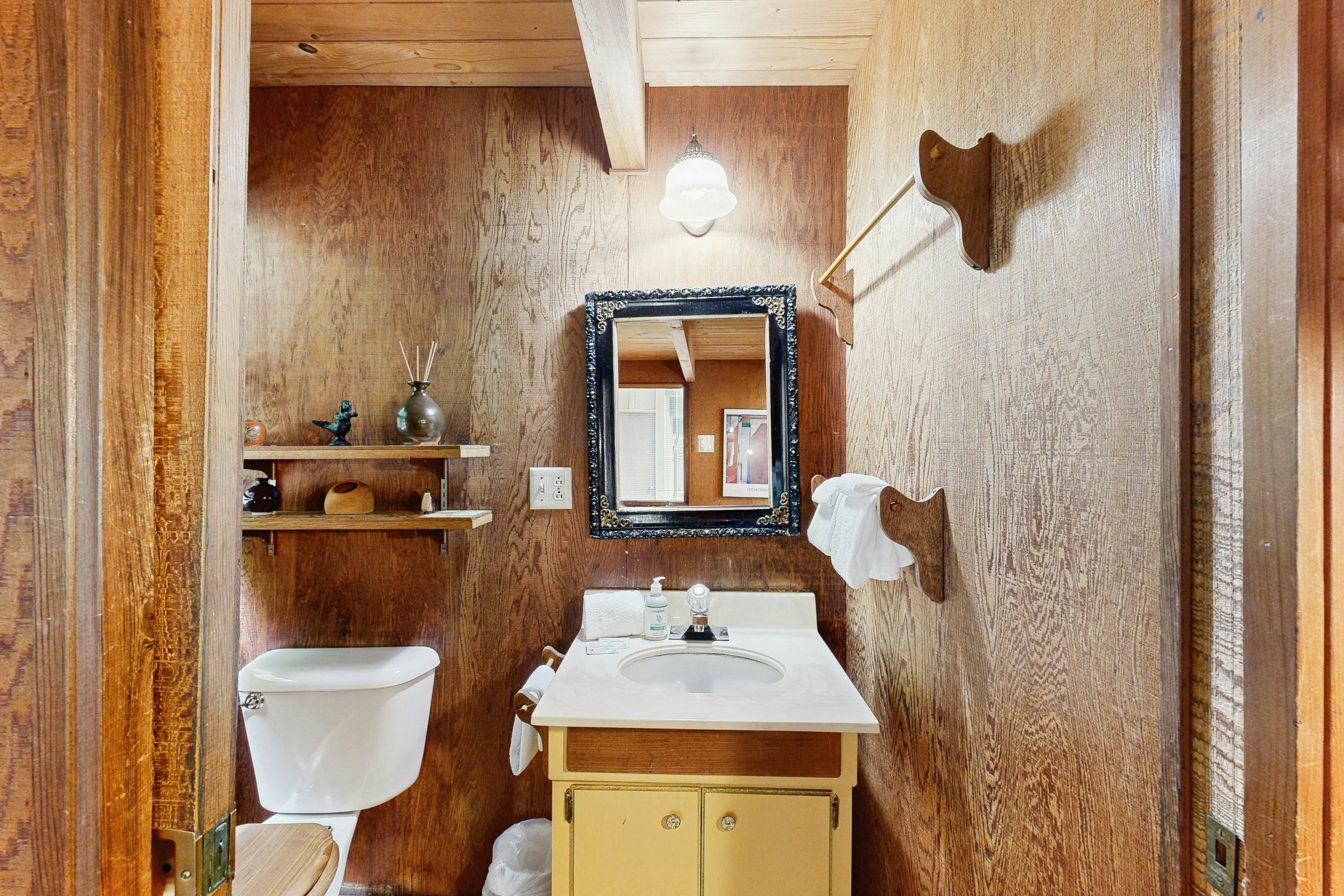 Coastal Home in Mendocino: WiFi, Fireplace & Pets