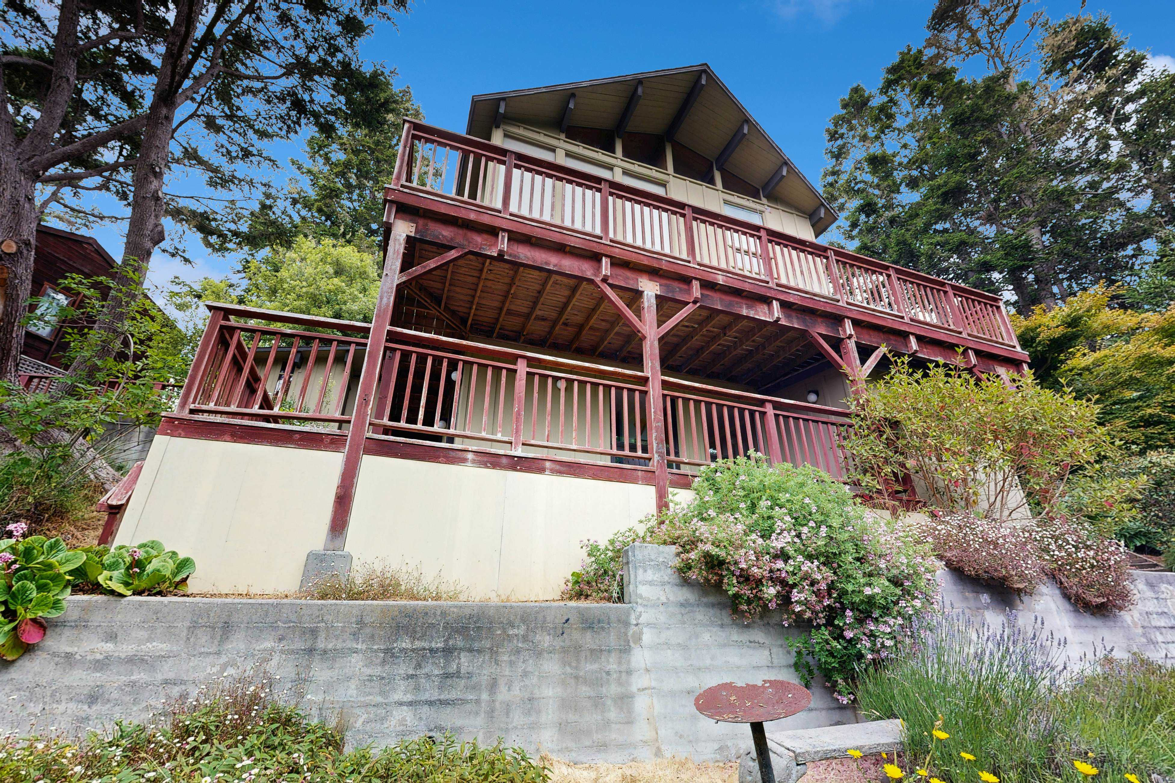 Coastal Home in Mendocino: WiFi, Fireplace & Pets