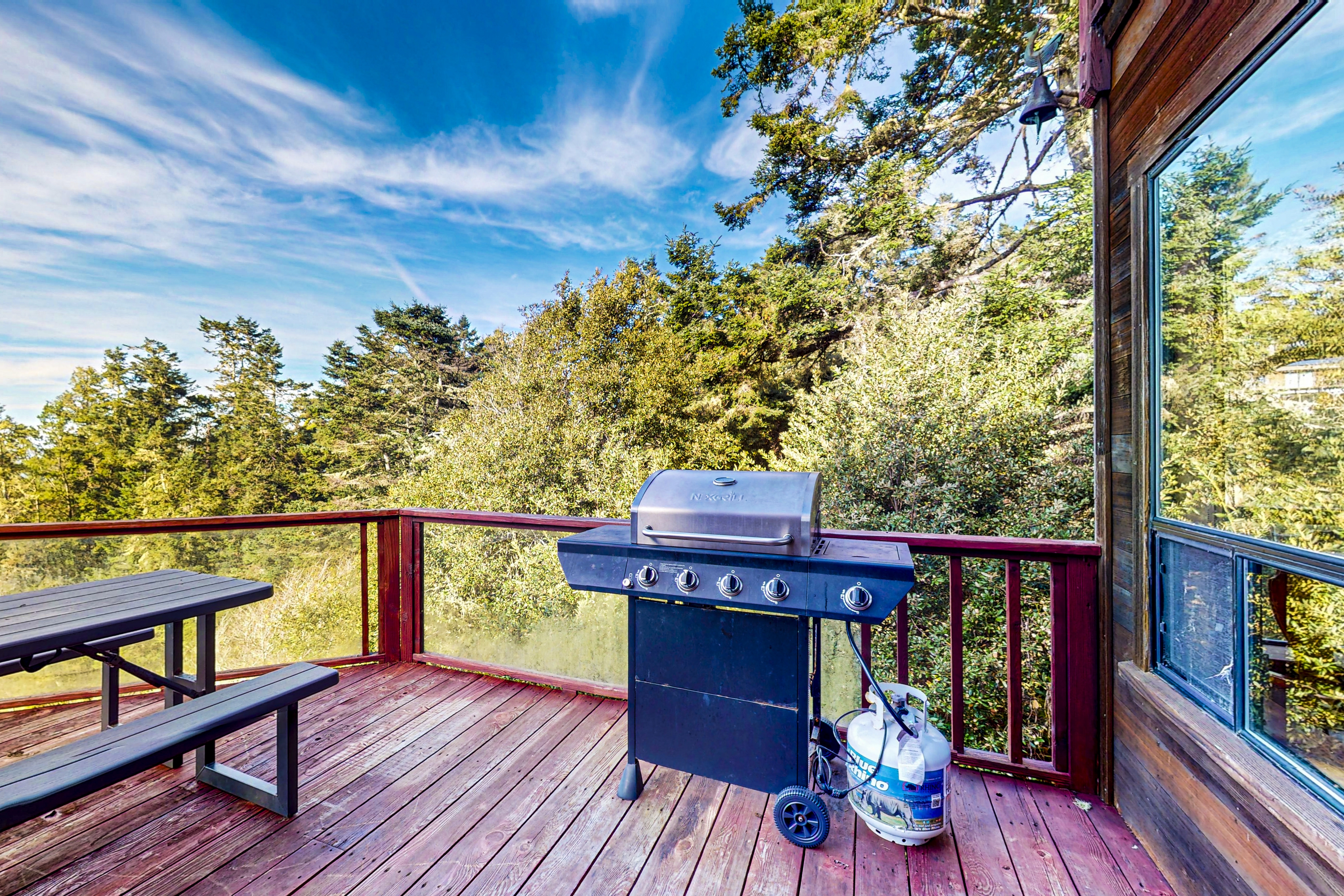 Ocean view home with Fireplace, Hot Tub, Deck
