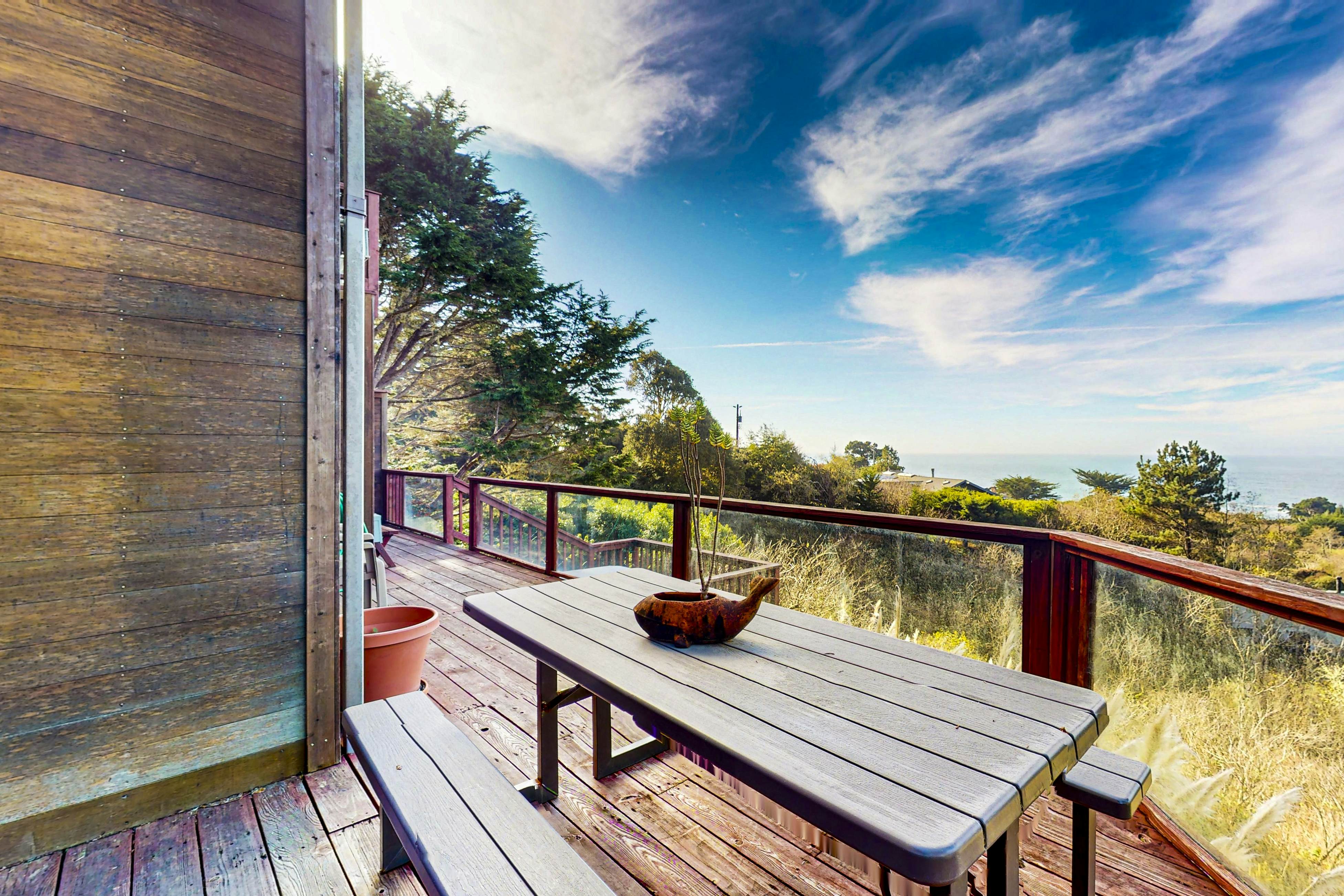 Ocean view home with Fireplace, Hot Tub, Deck