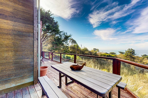 Ocean view home with Fireplace, Hot Tub, Deck