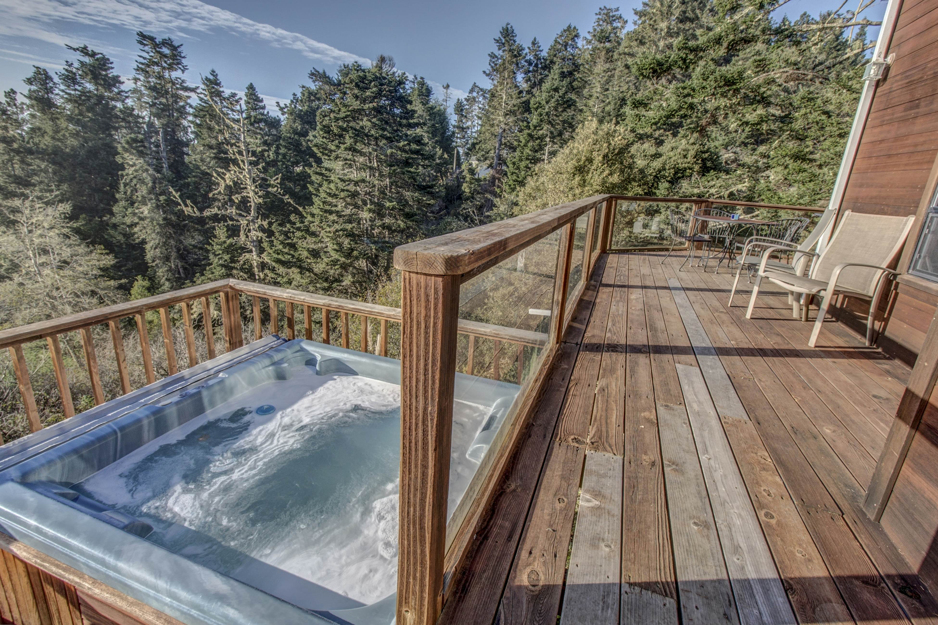 Ocean view home with Fireplace, Hot Tub, Deck