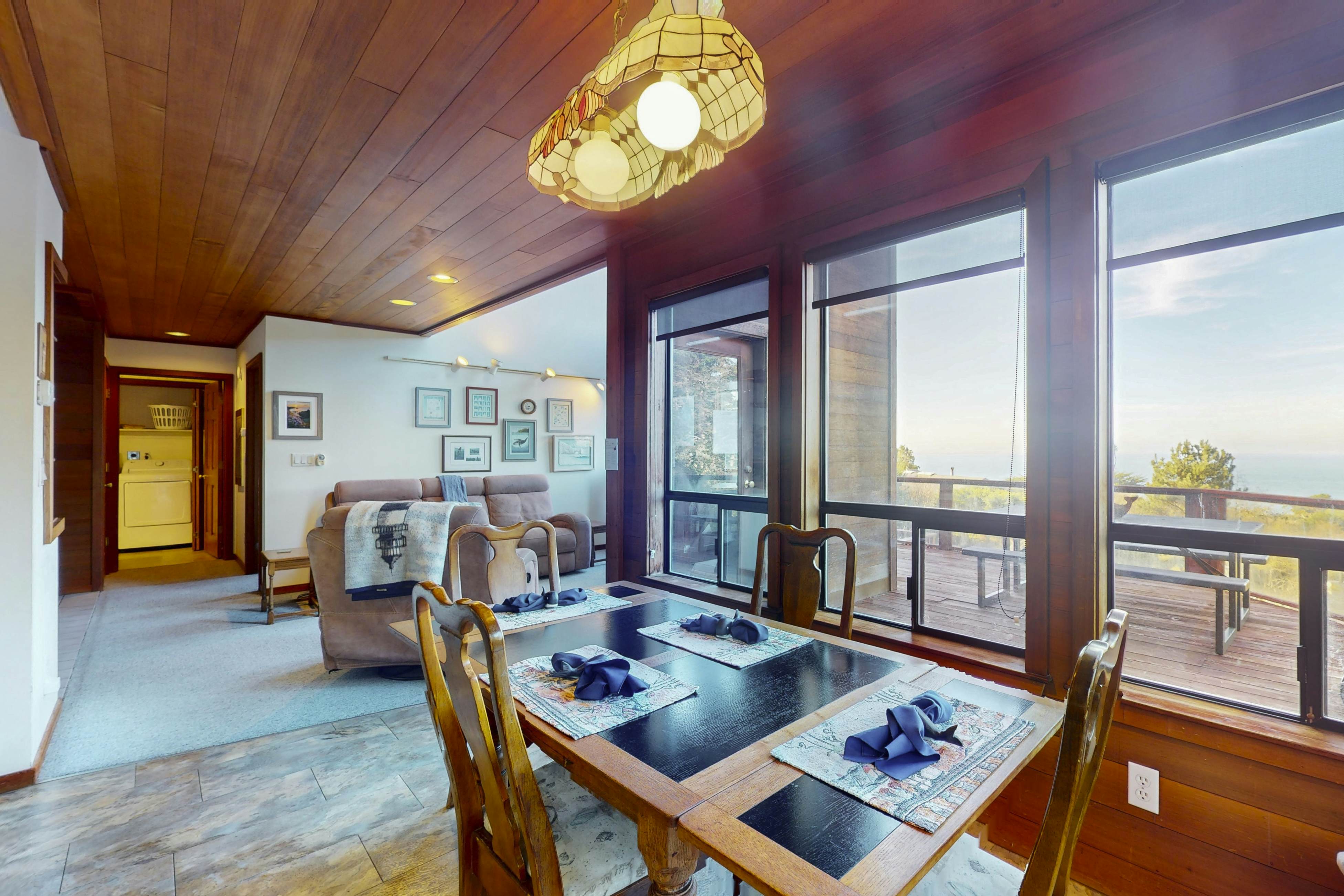 Ocean view home with Fireplace, Hot Tub, Deck