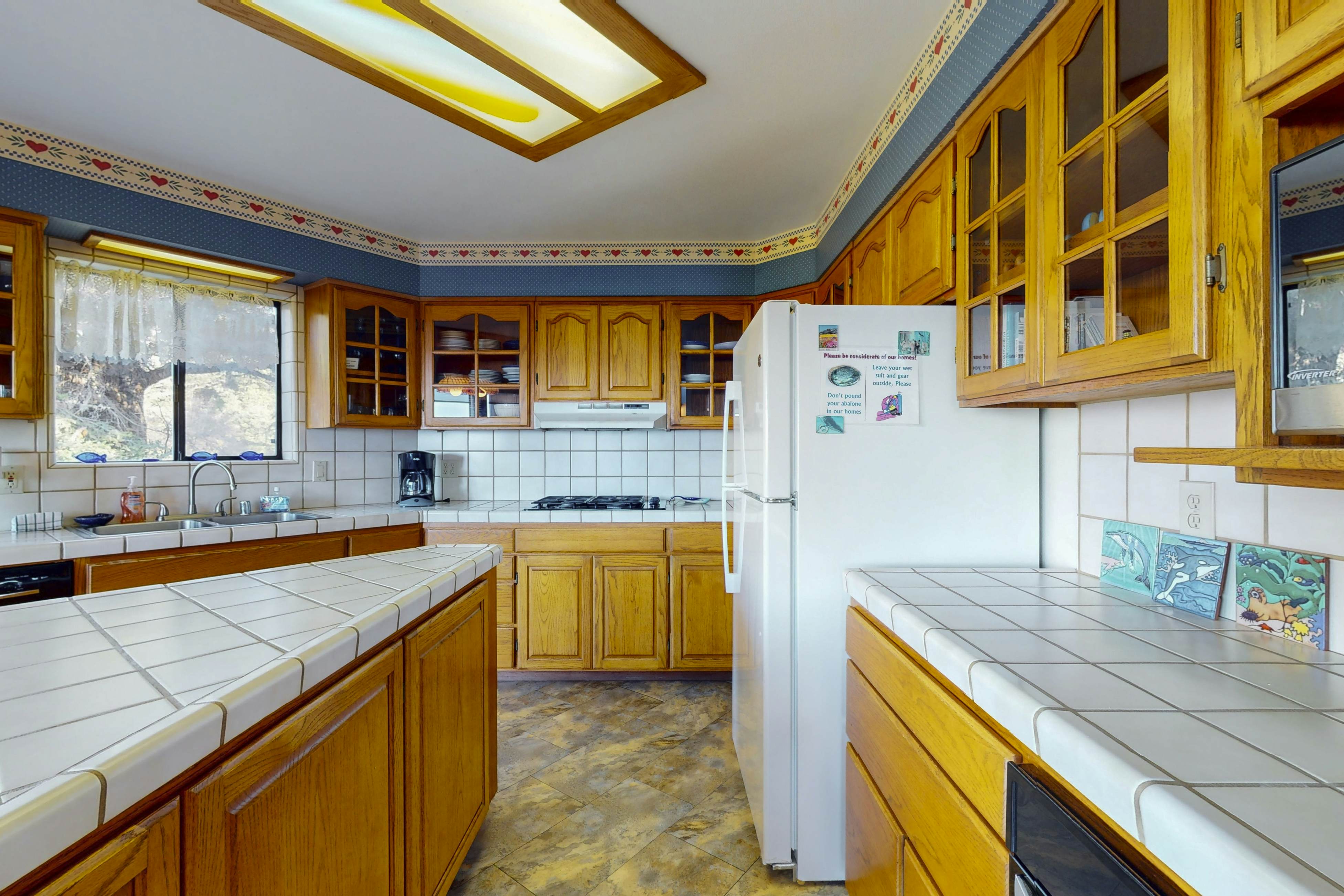 Ocean view home with Fireplace, Hot Tub, Deck