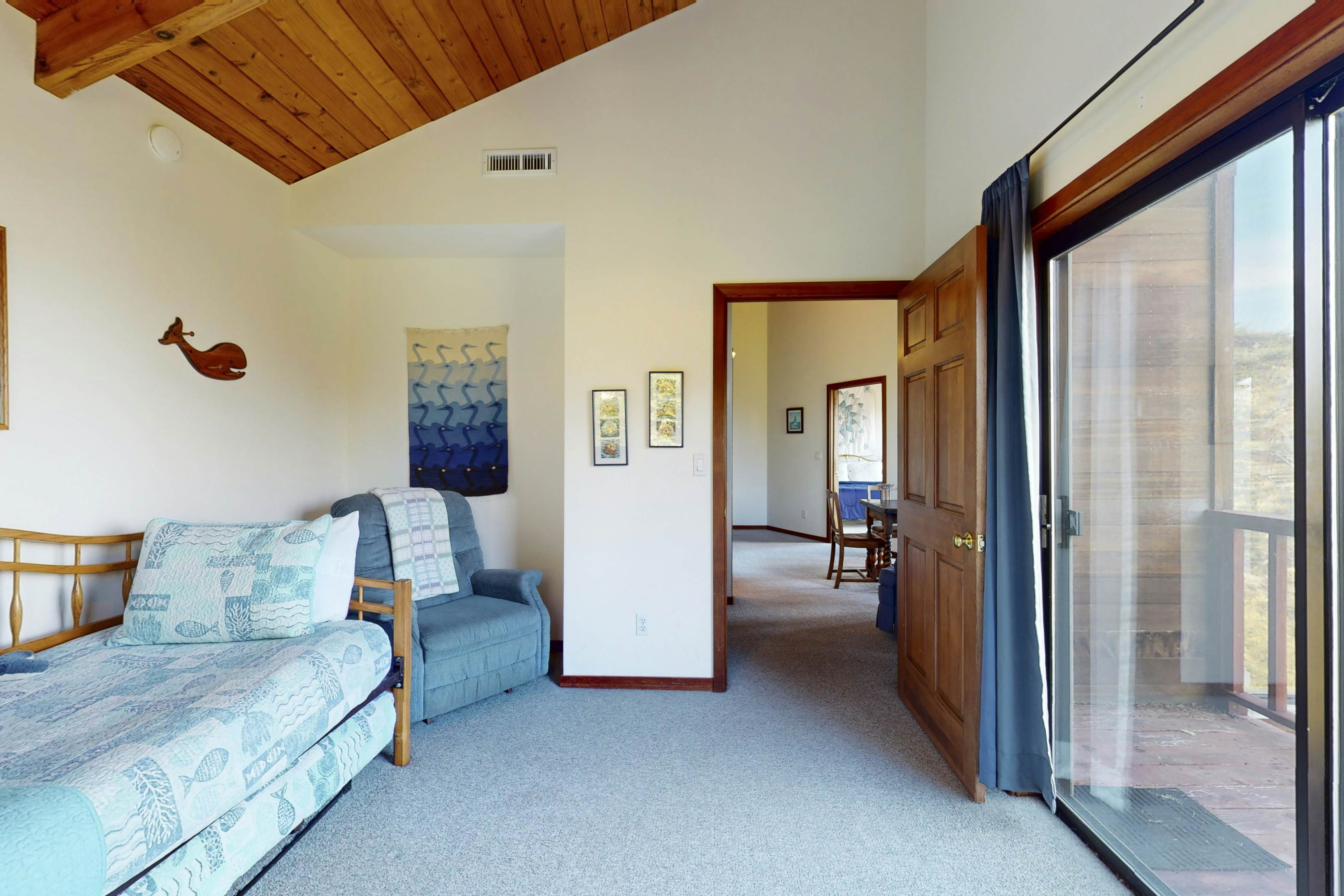 Ocean view home with Fireplace, Hot Tub, Deck