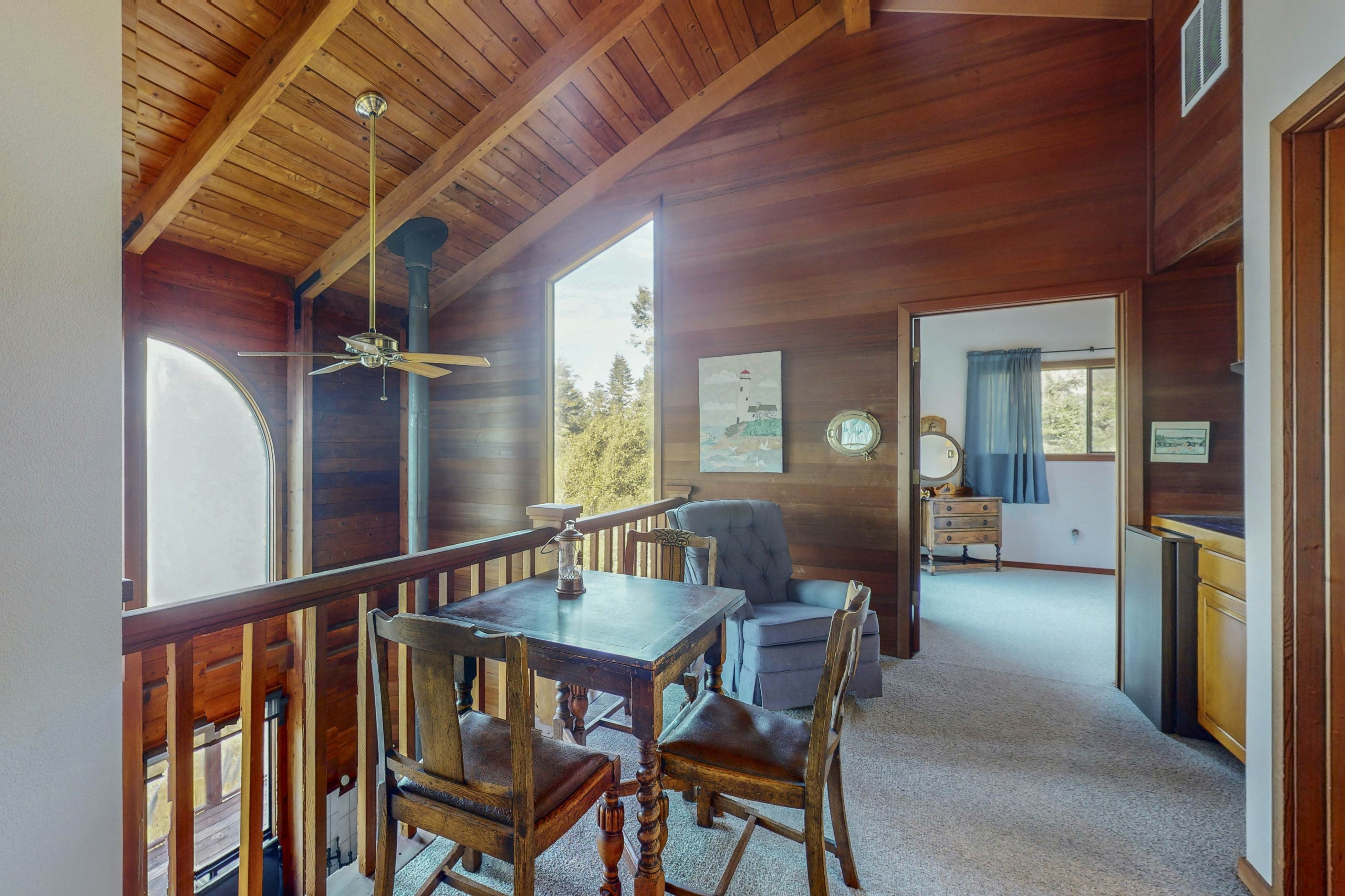 Ocean view home with Fireplace, Hot Tub, Deck