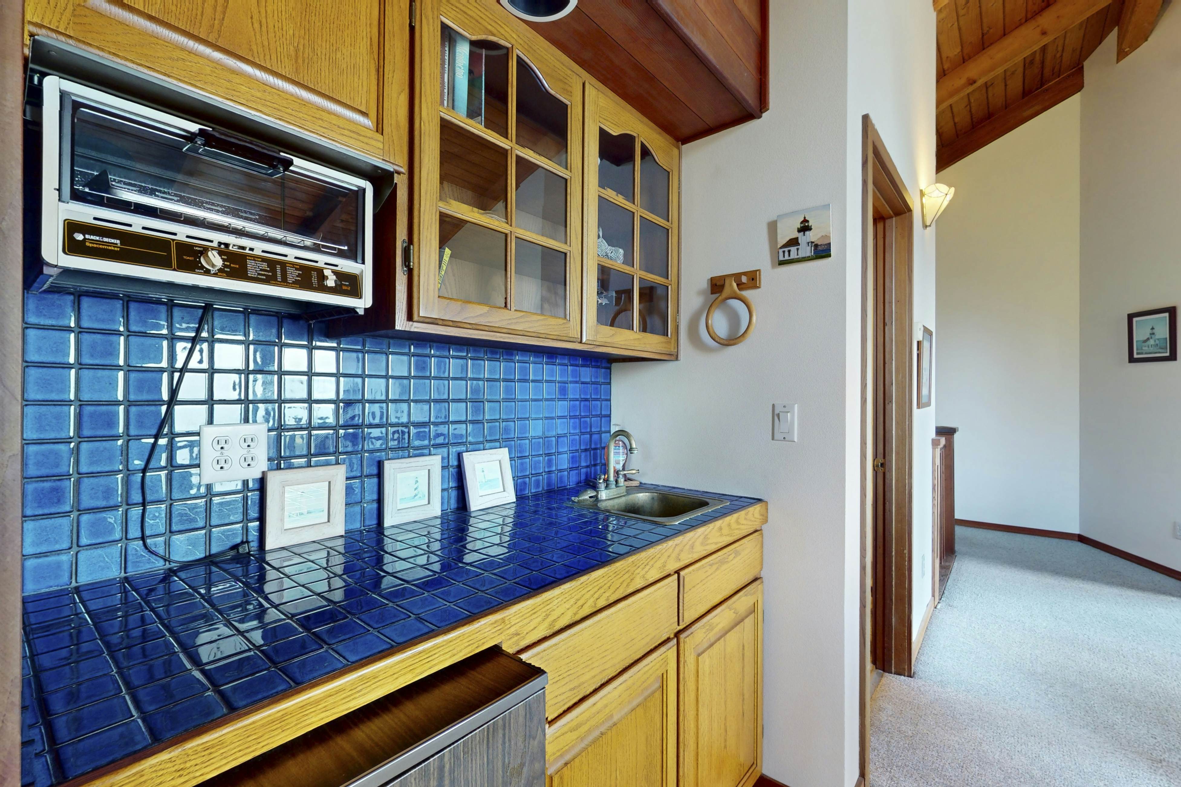 Ocean view home with Fireplace, Hot Tub, Deck