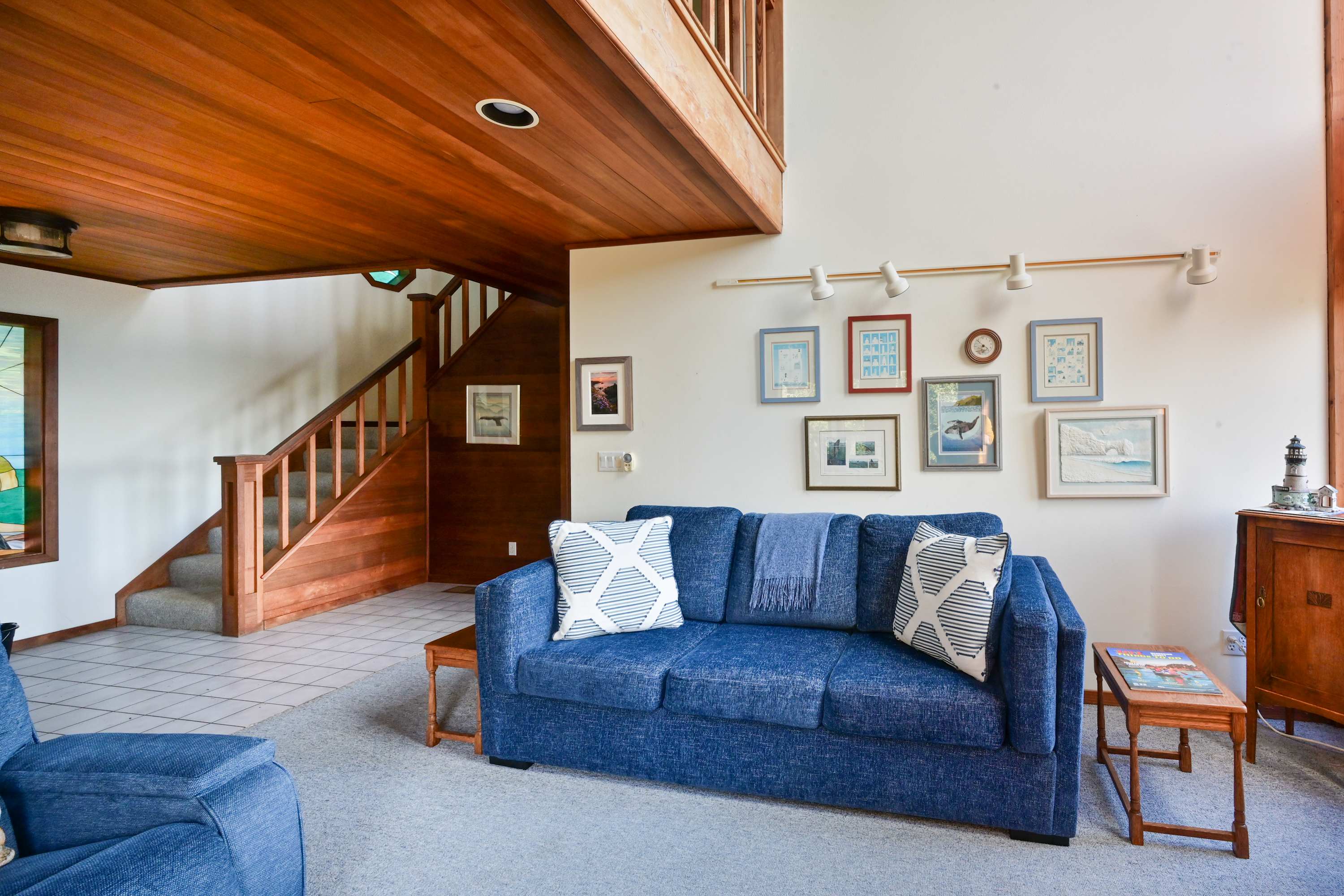 Ocean view home with Fireplace, Hot Tub, Deck