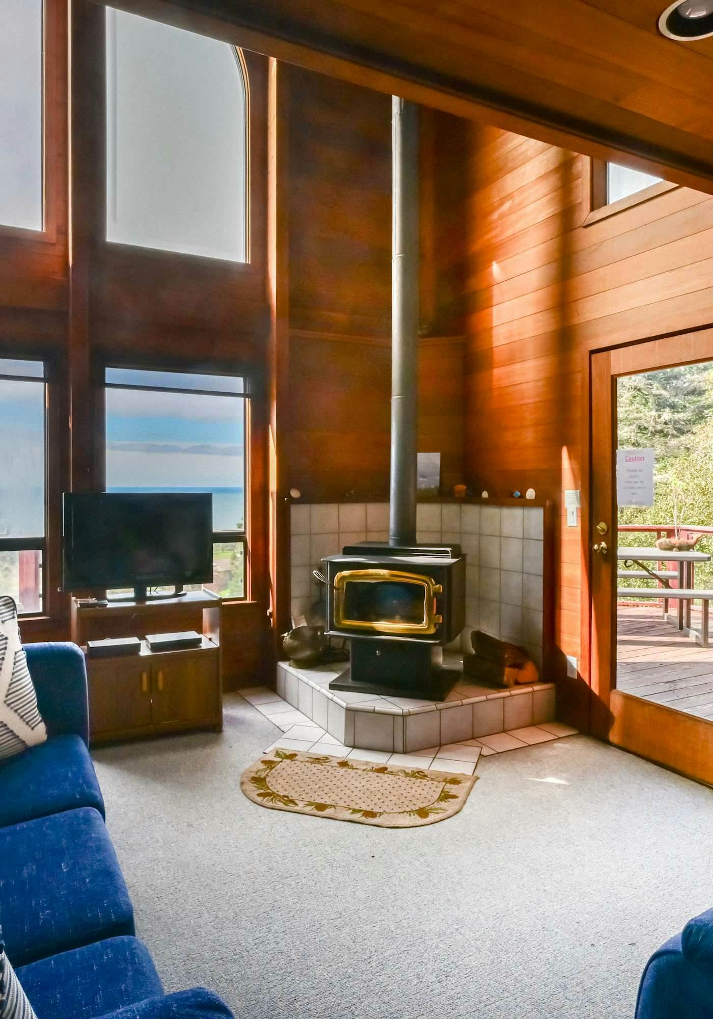 Ocean view home with Fireplace, Hot Tub, Deck
