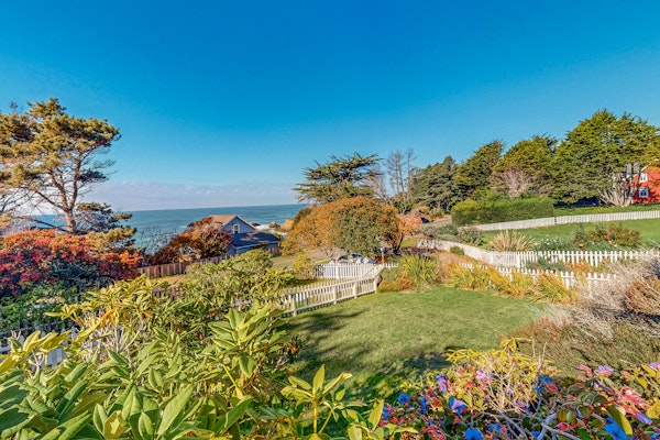 Cozy Mendocino Home near Headlands State Park