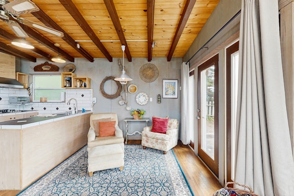 Mendocino Studio walkable to Headlands State Park