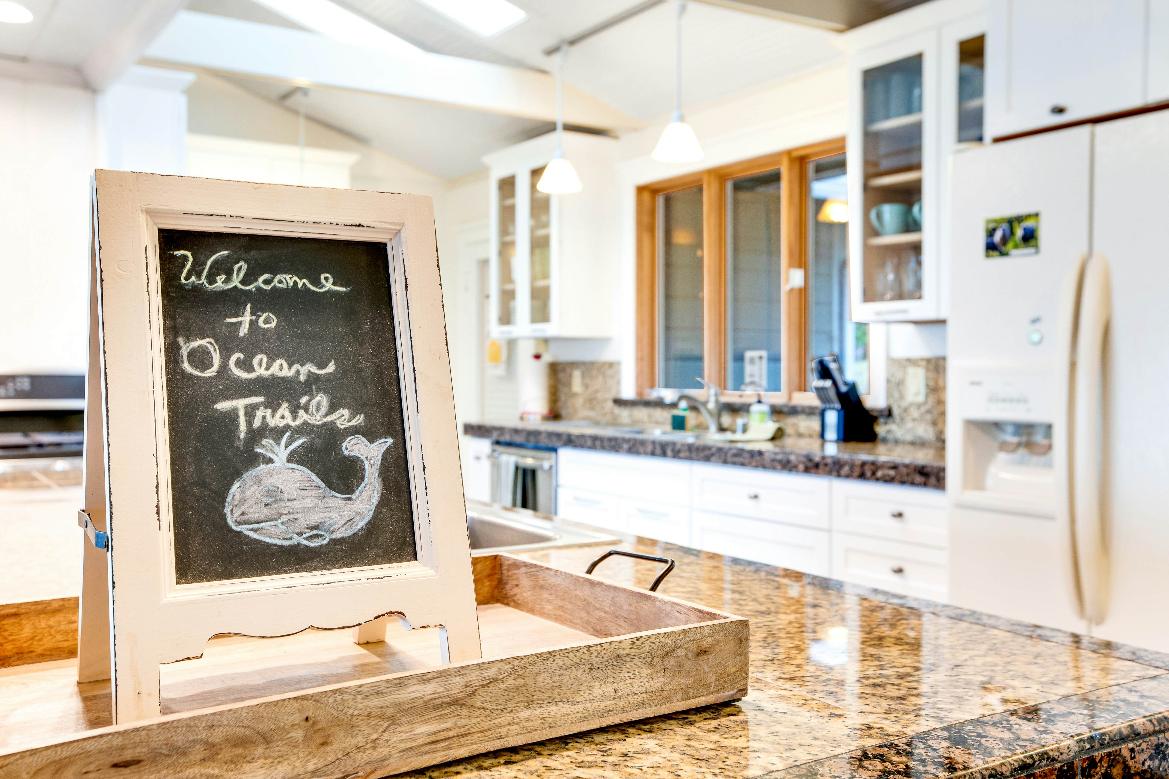 Ocean View Retreat: Hot Tub, Fireplace & Beach