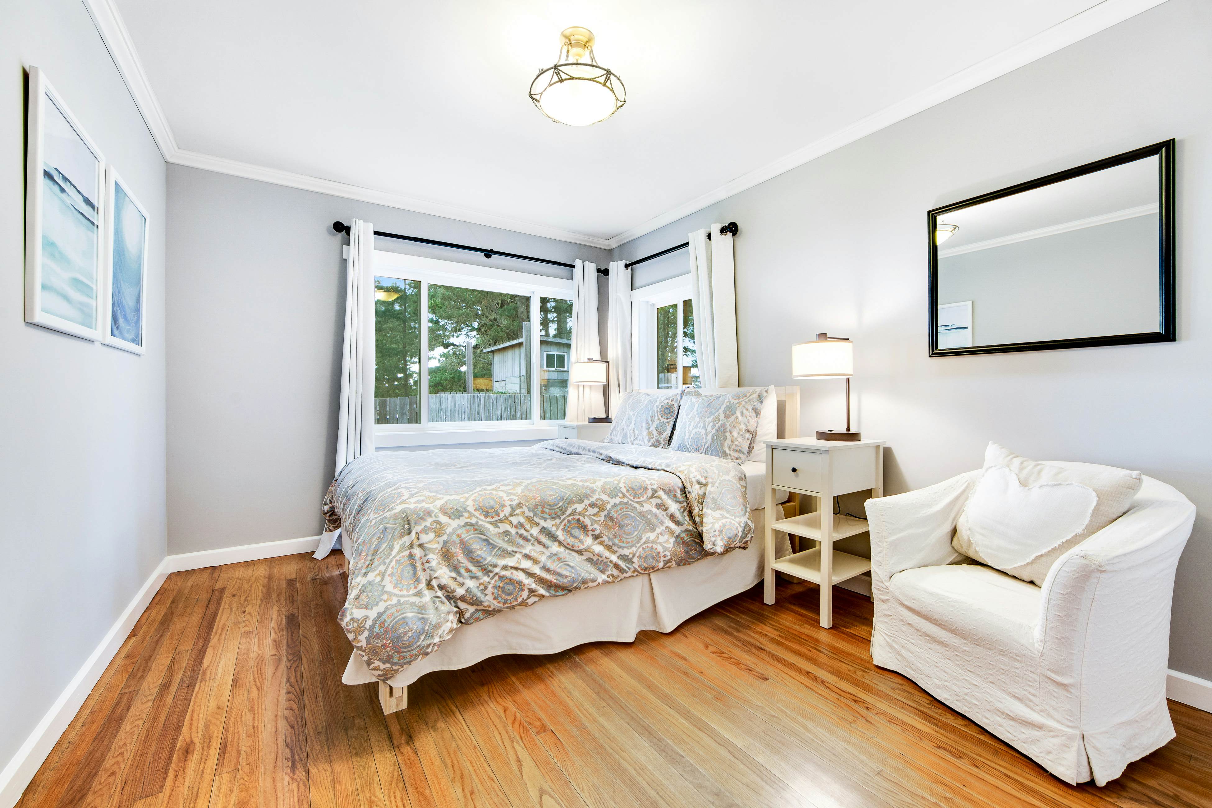 Ocean View Retreat: Hot Tub, Fireplace & Beach