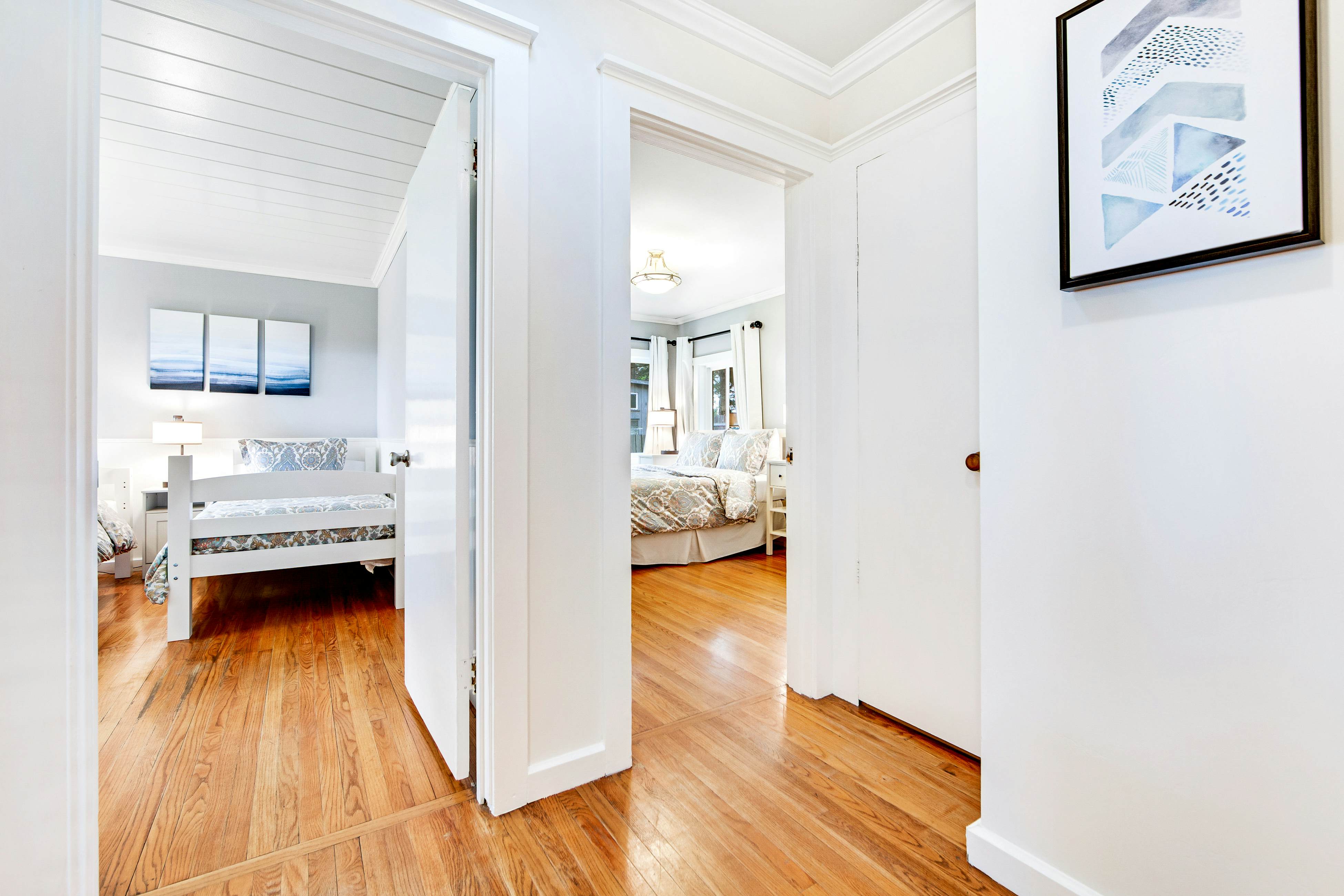 Ocean View Retreat: Hot Tub, Fireplace & Beach