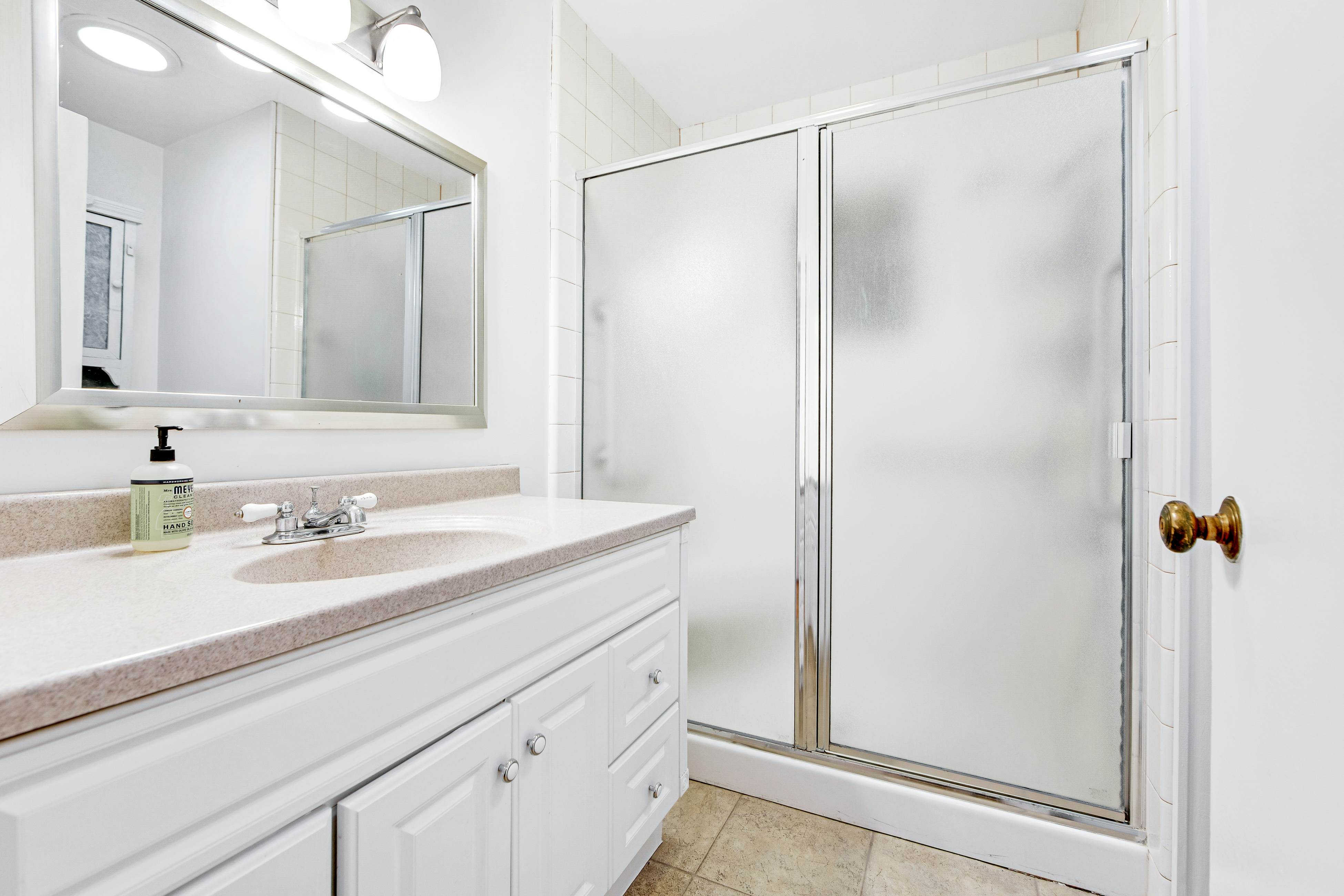 Ocean View Retreat: Hot Tub, Fireplace & Beach