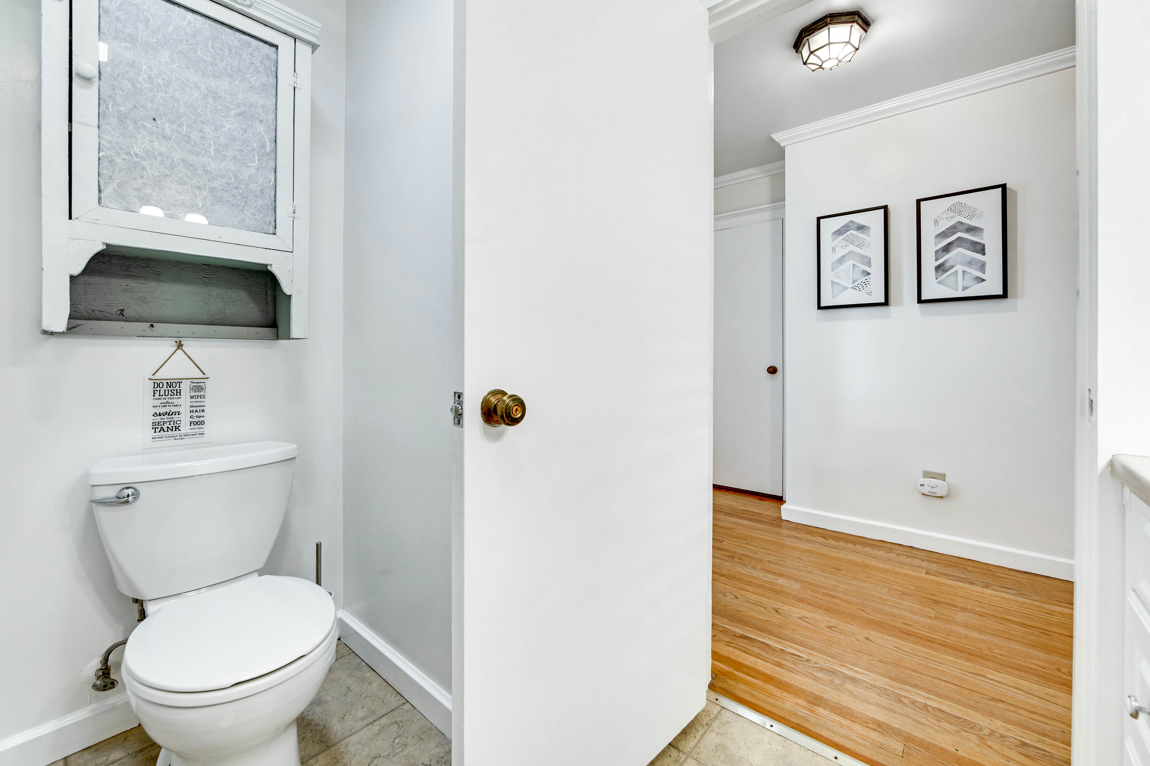 Ocean View Retreat: Hot Tub, Fireplace & Beach