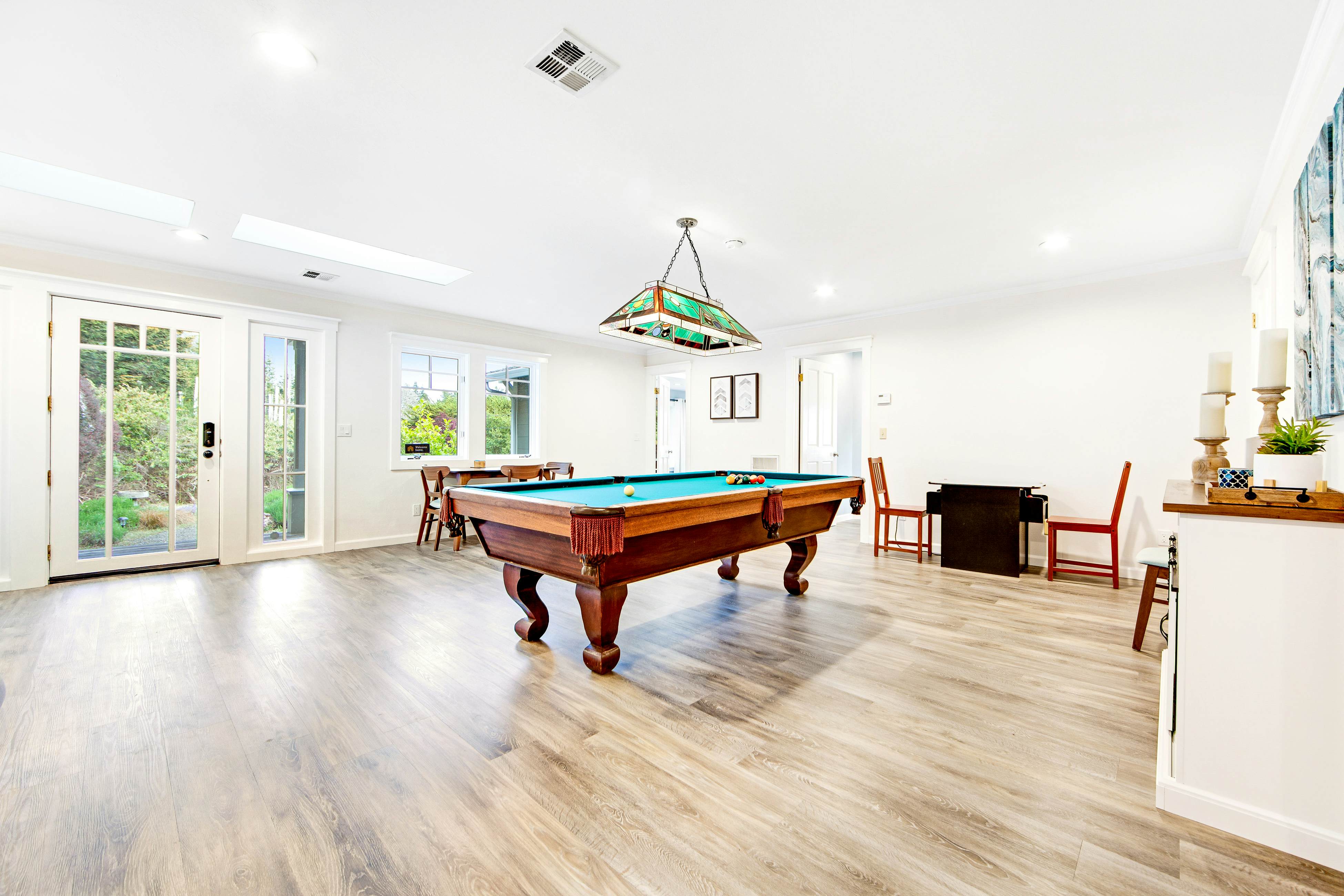 Ocean View Retreat: Hot Tub, Fireplace & Beach