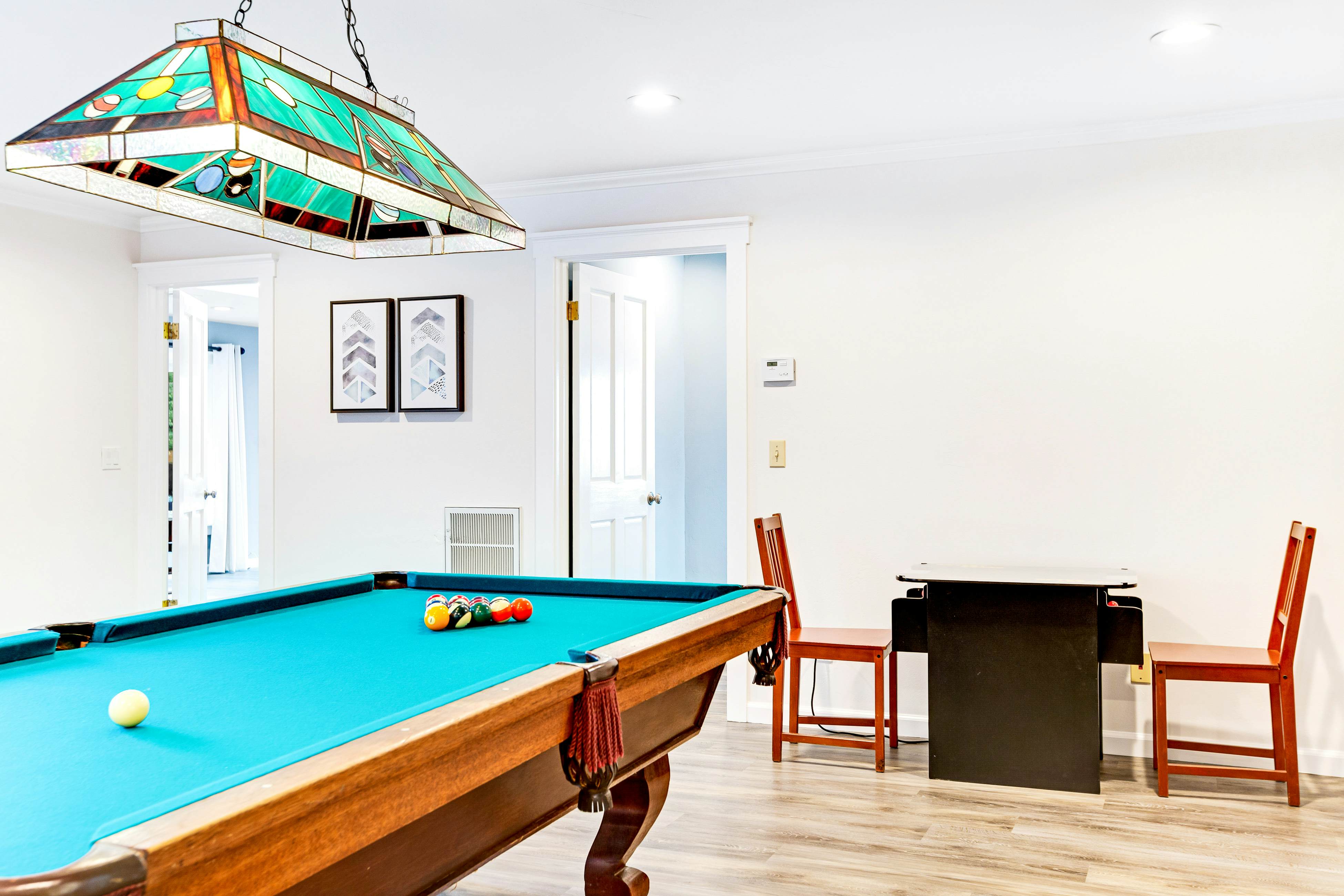 Ocean View Retreat: Hot Tub, Fireplace & Beach