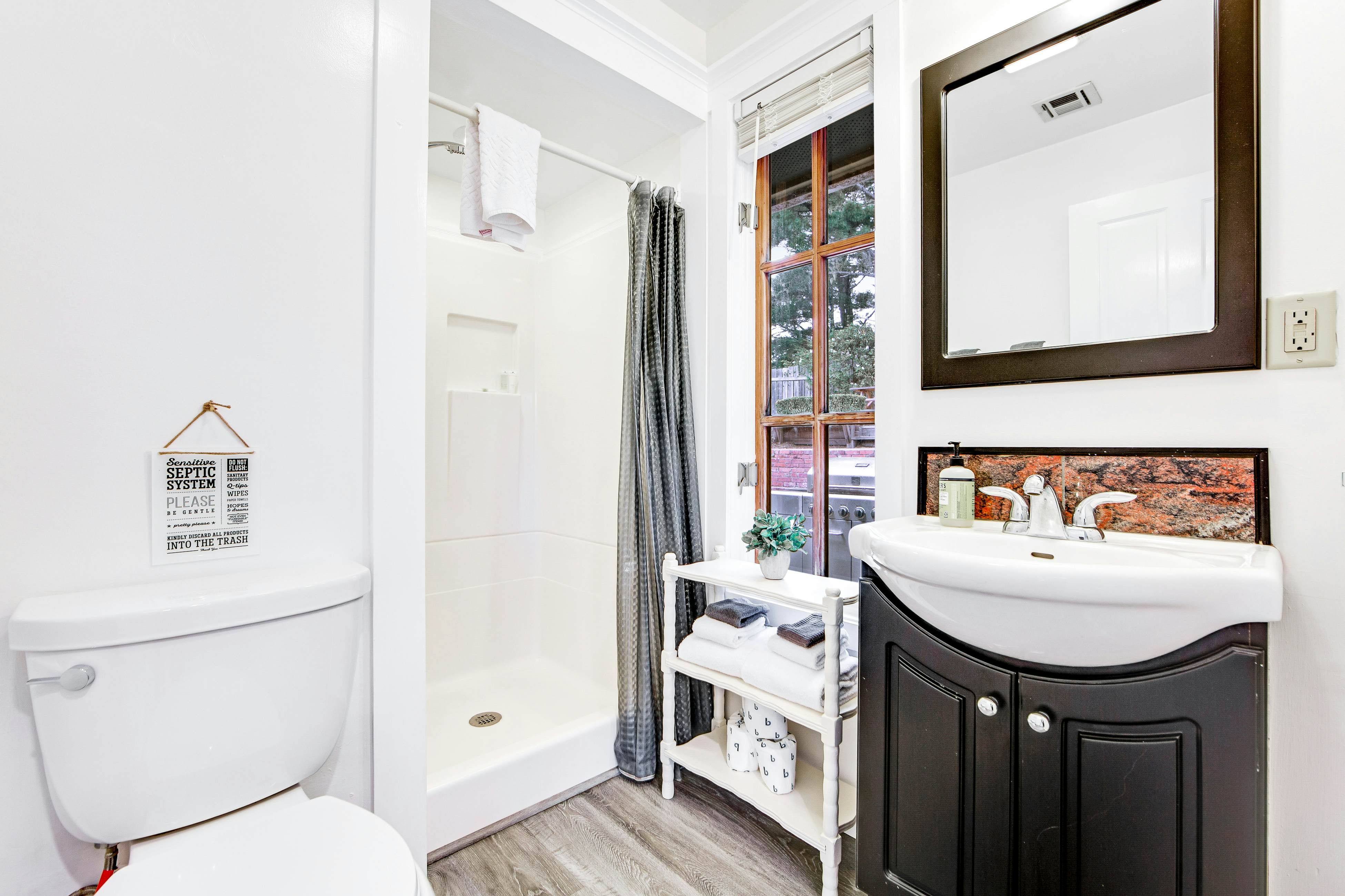 Ocean View Retreat: Hot Tub, Fireplace & Beach