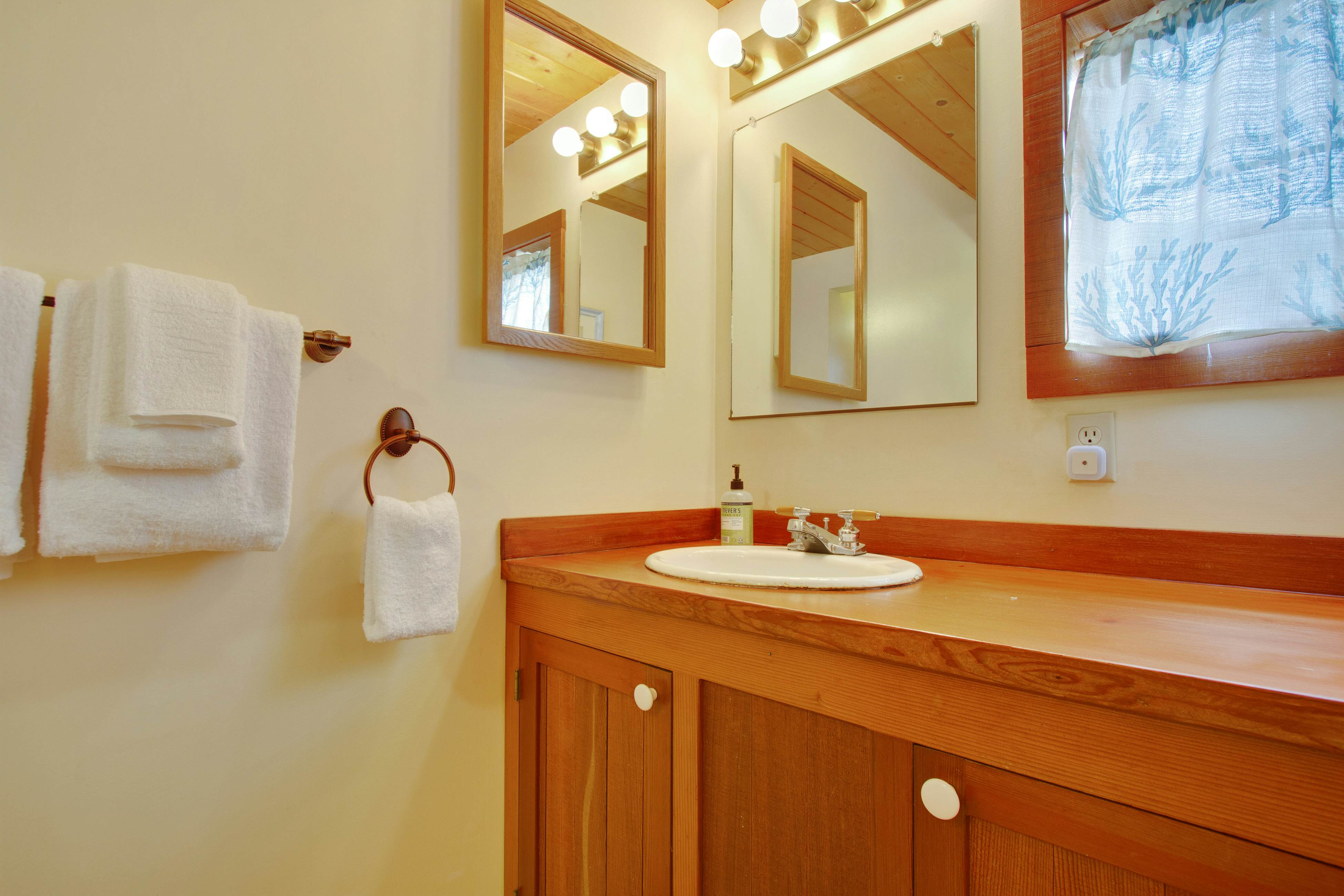 Spectacular Mendocino Home: Sea View, Sauna, Lofts