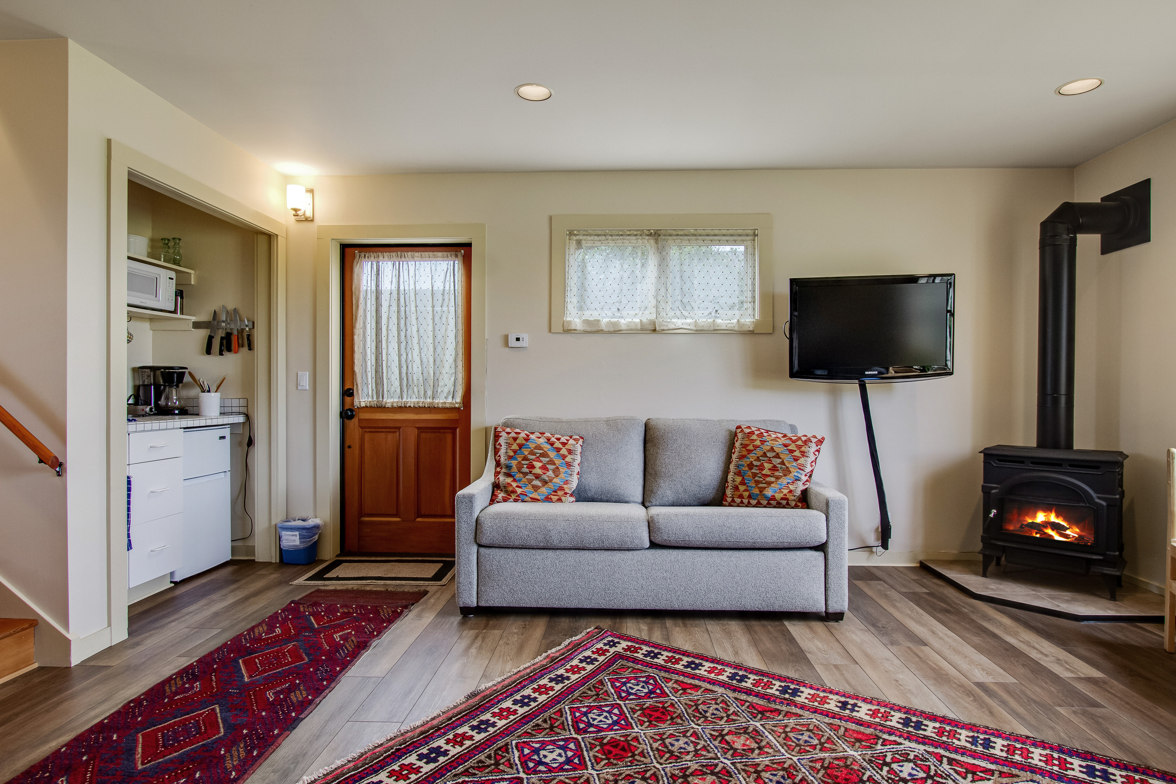 Pet-Friendly Mendocino Cottage with Ocean Views