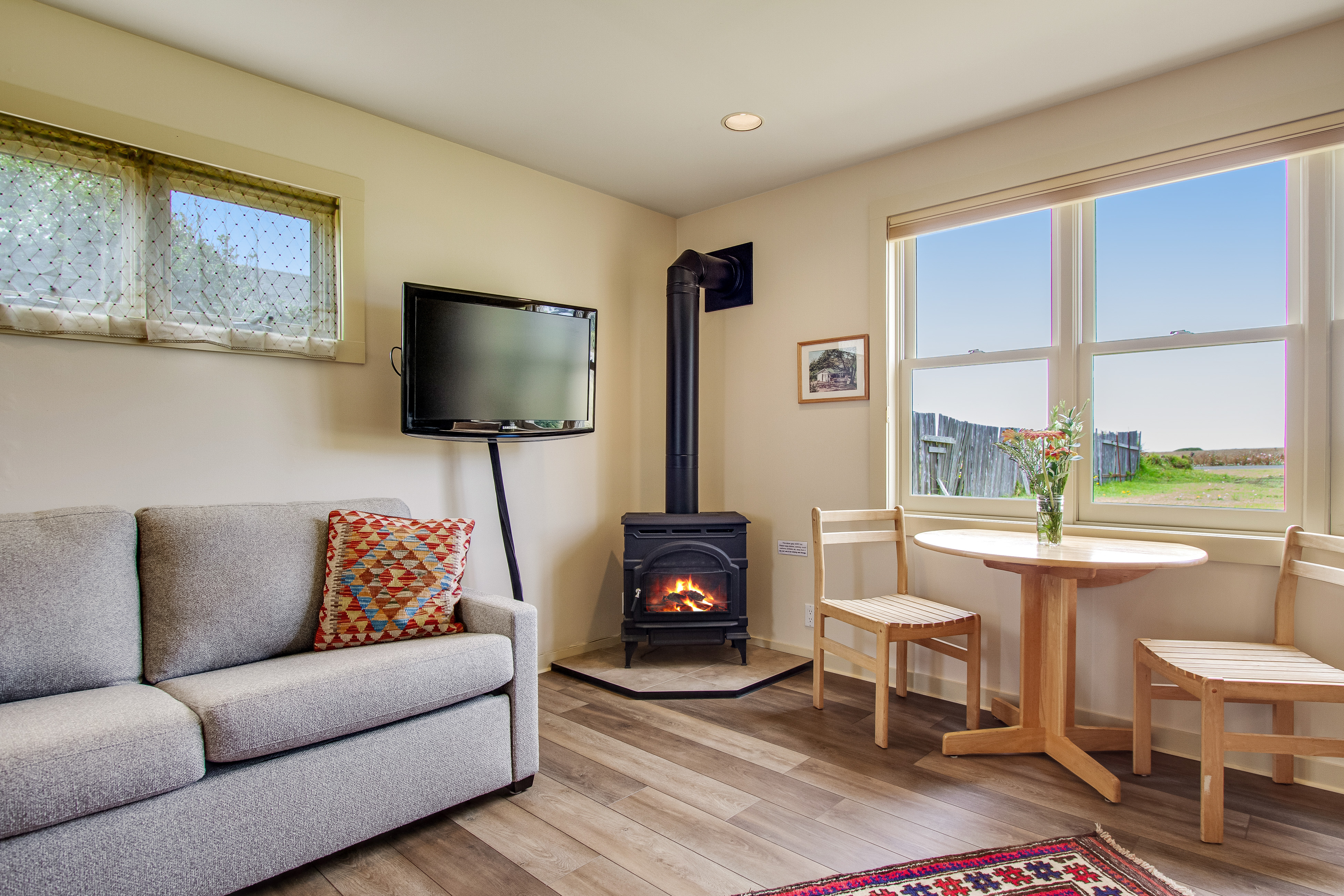 Pet-Friendly Mendocino Cottage with Ocean Views