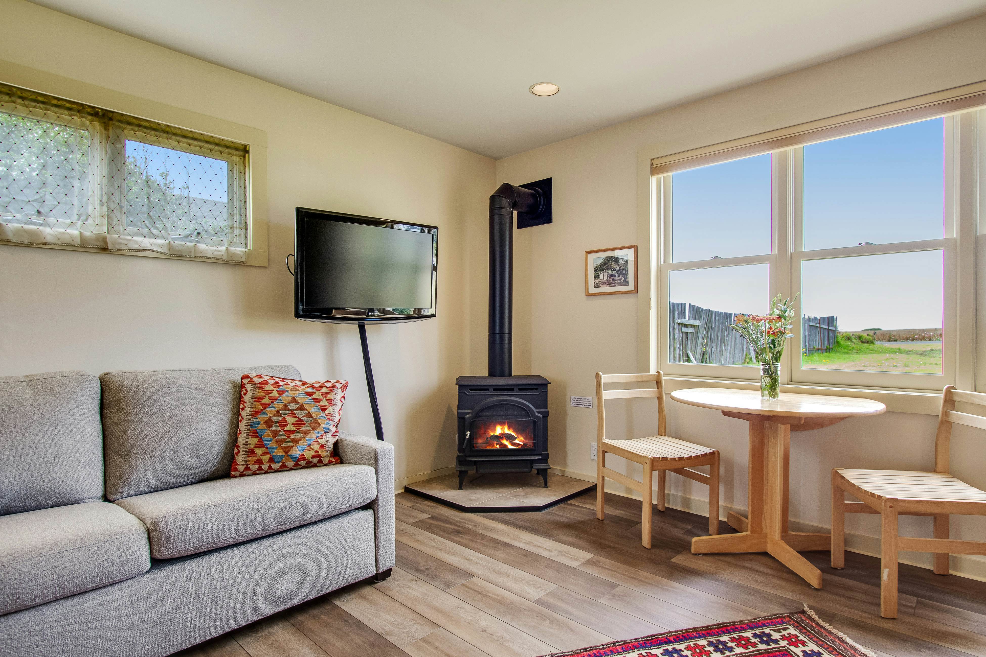 Pet-Friendly Mendocino Cottage with Ocean Views