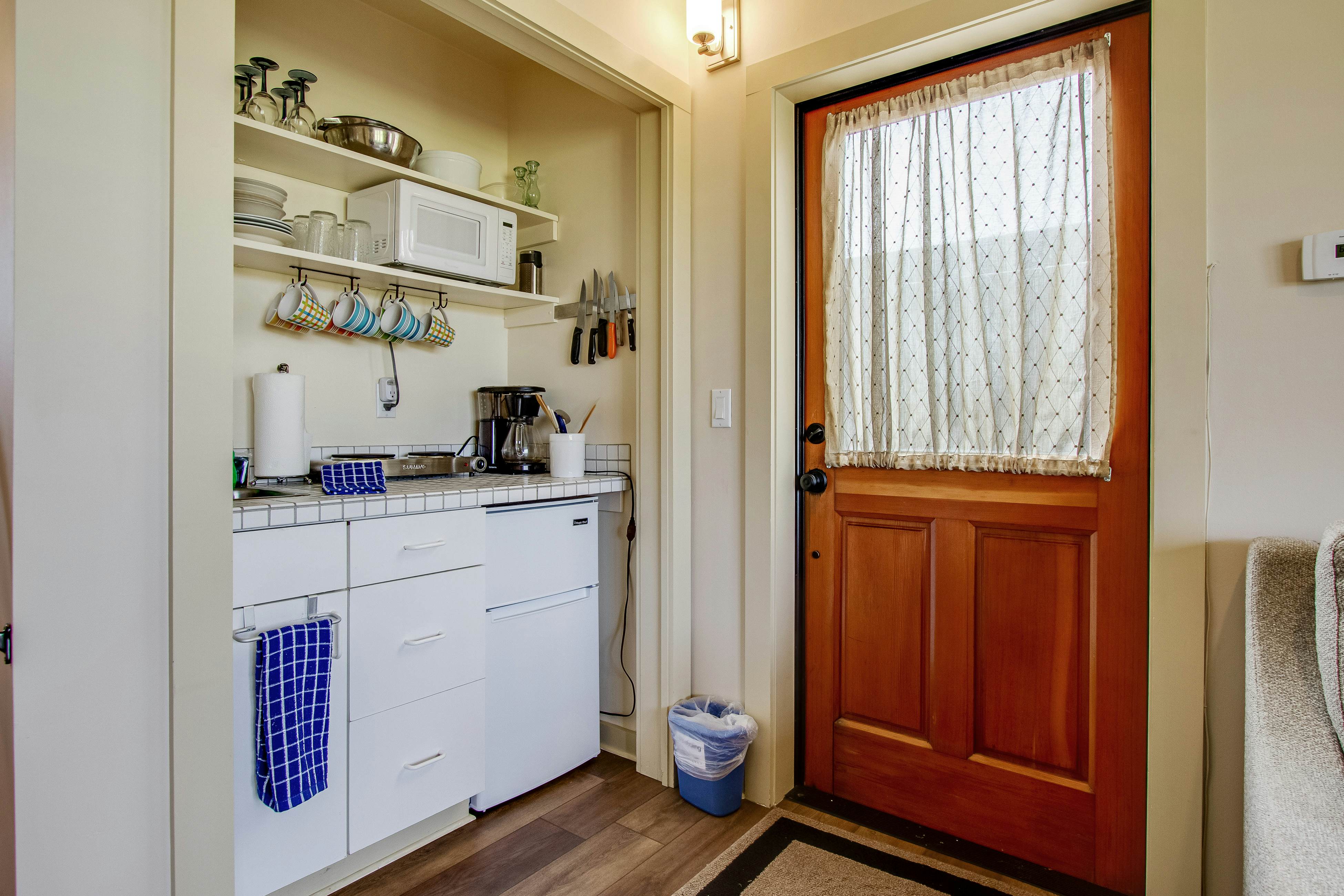 Pet-Friendly Mendocino Cottage with Ocean Views