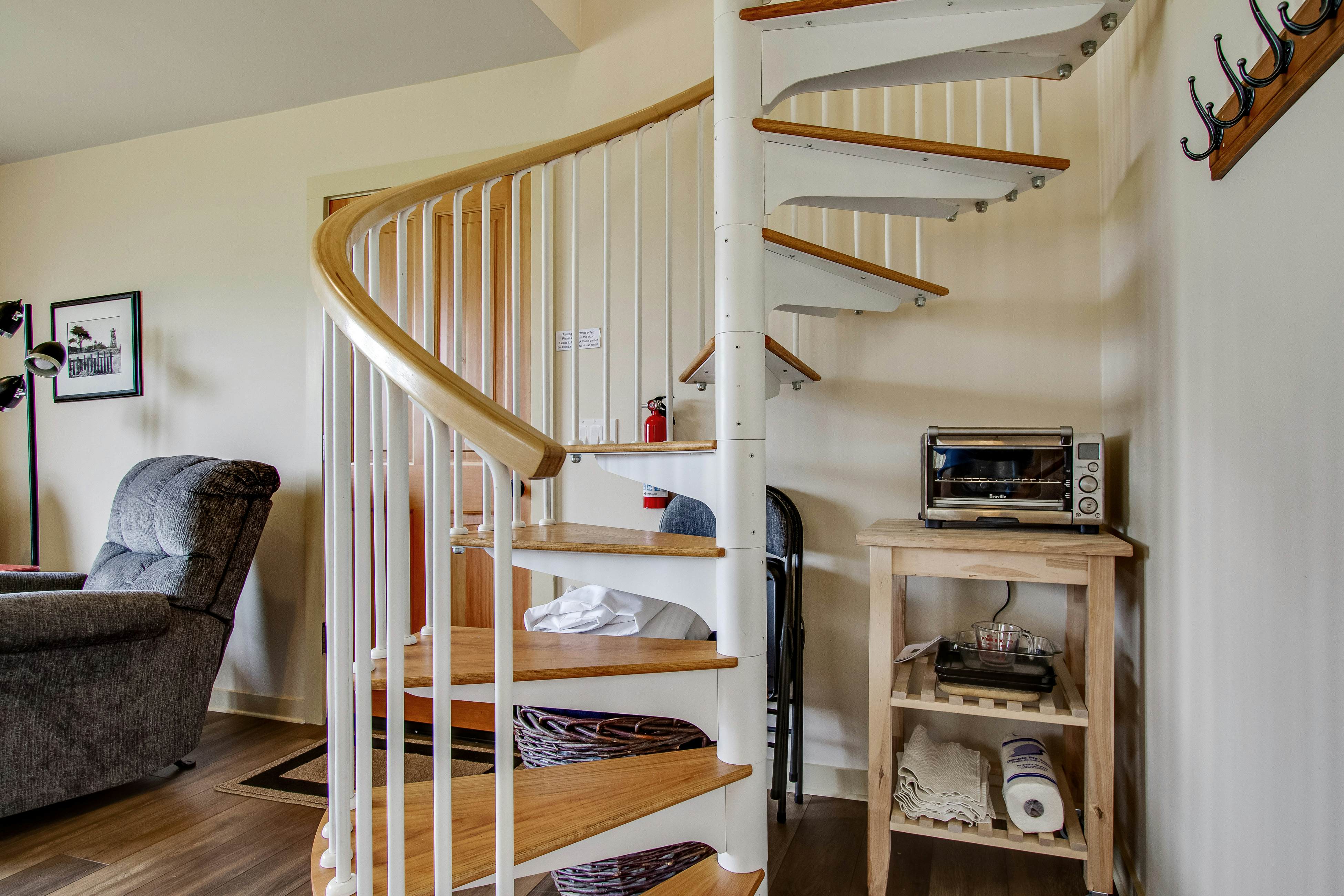 Pet-Friendly Mendocino Cottage with Ocean Views