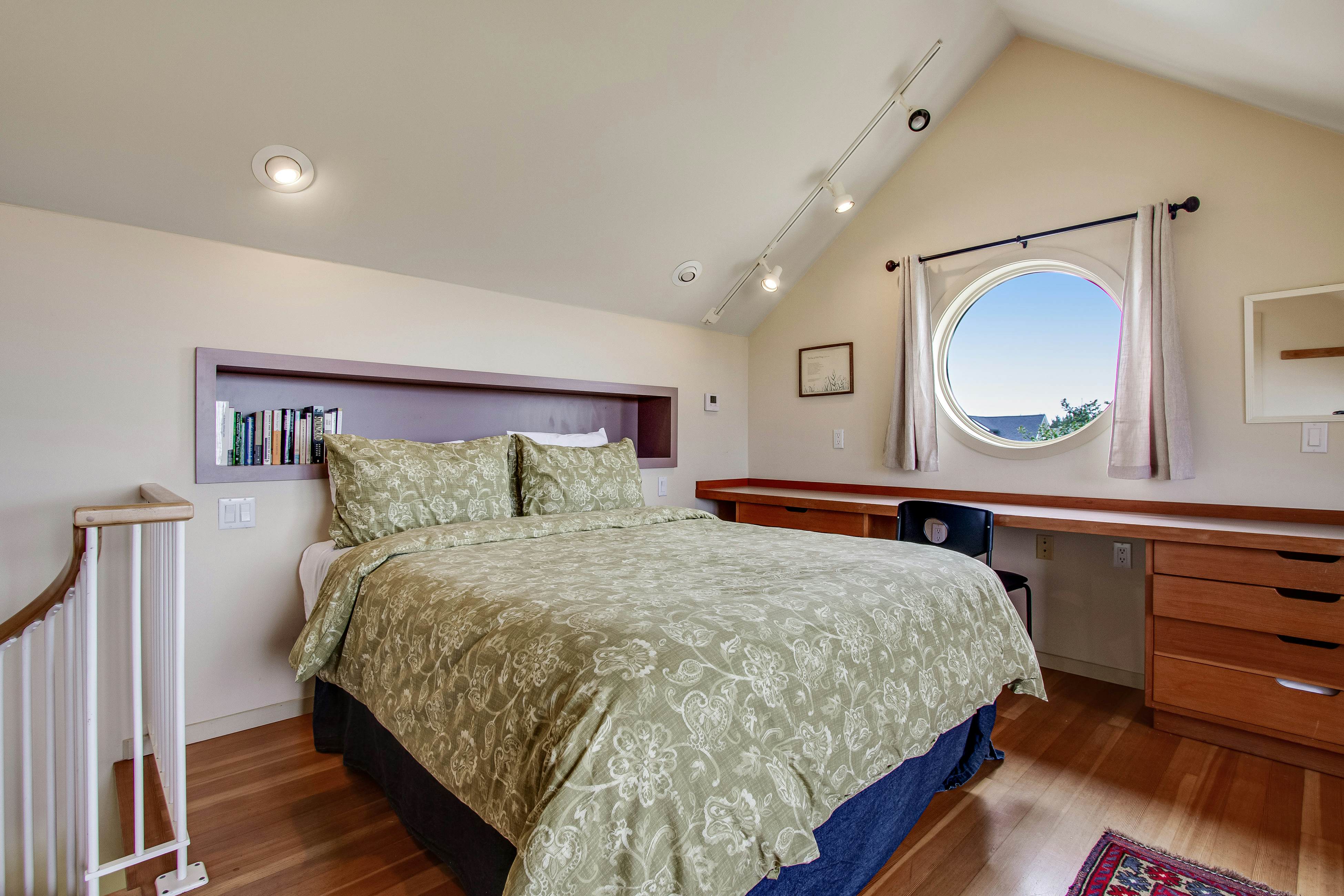 Pet-Friendly Mendocino Cottage with Ocean Views