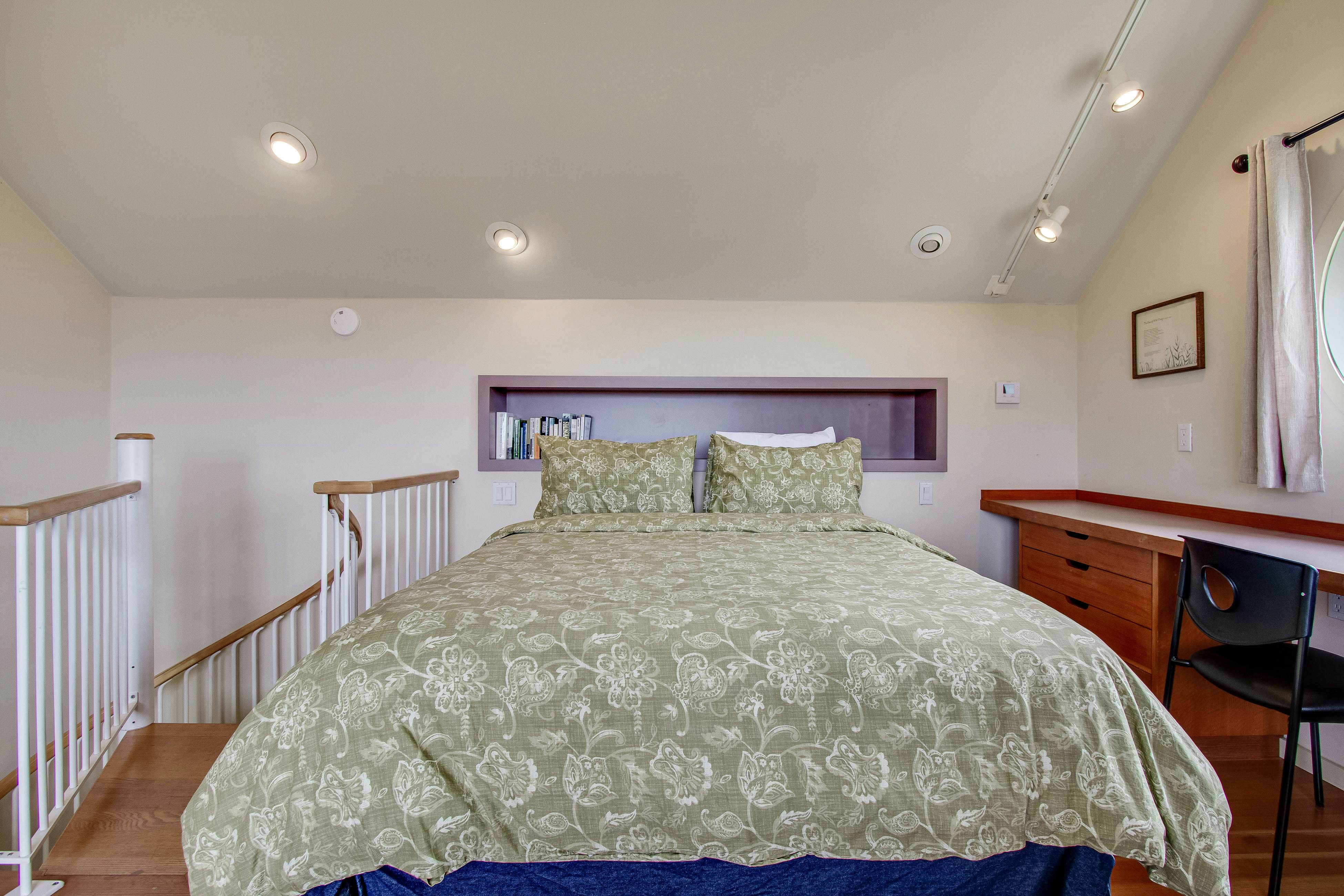 Pet-Friendly Mendocino Cottage with Ocean Views